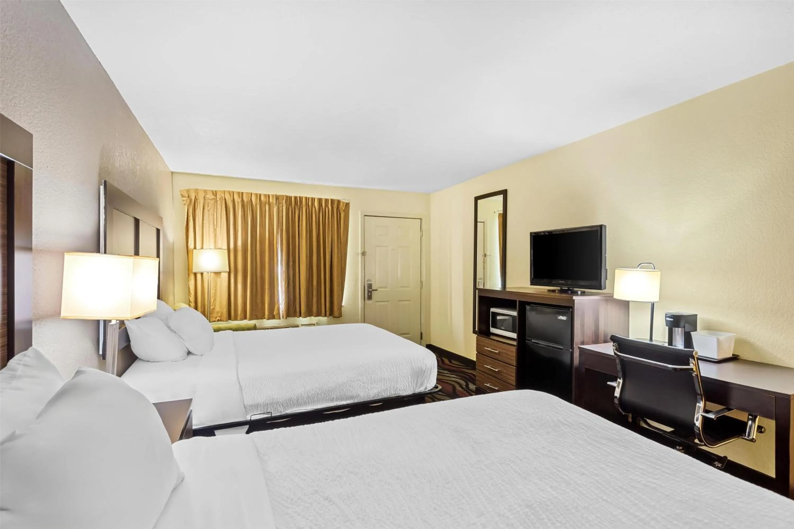 Bedroom, Bed in Americas Best Value Inn Grayson