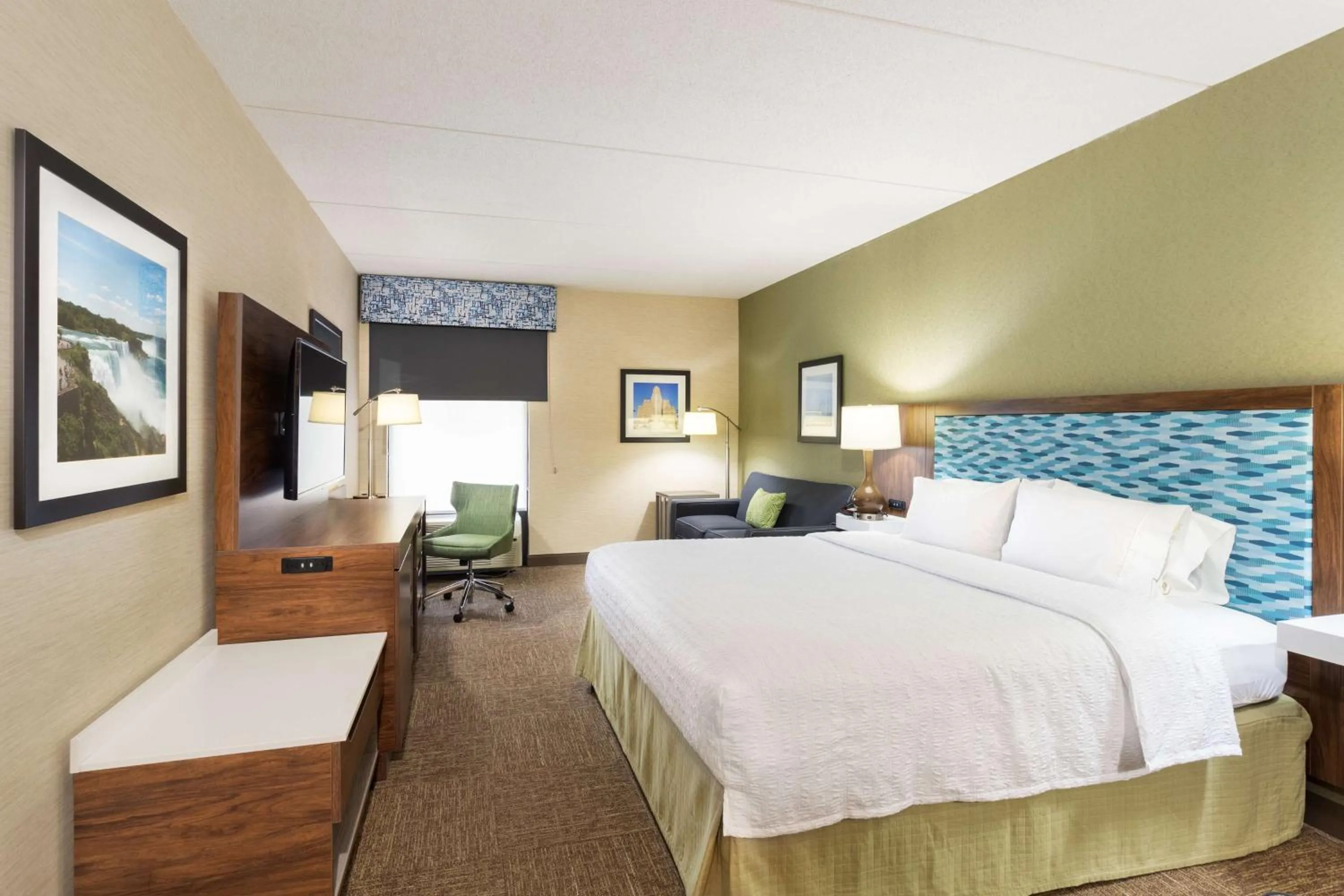 Bed in Hampton Inn Buffalo-South/I-90