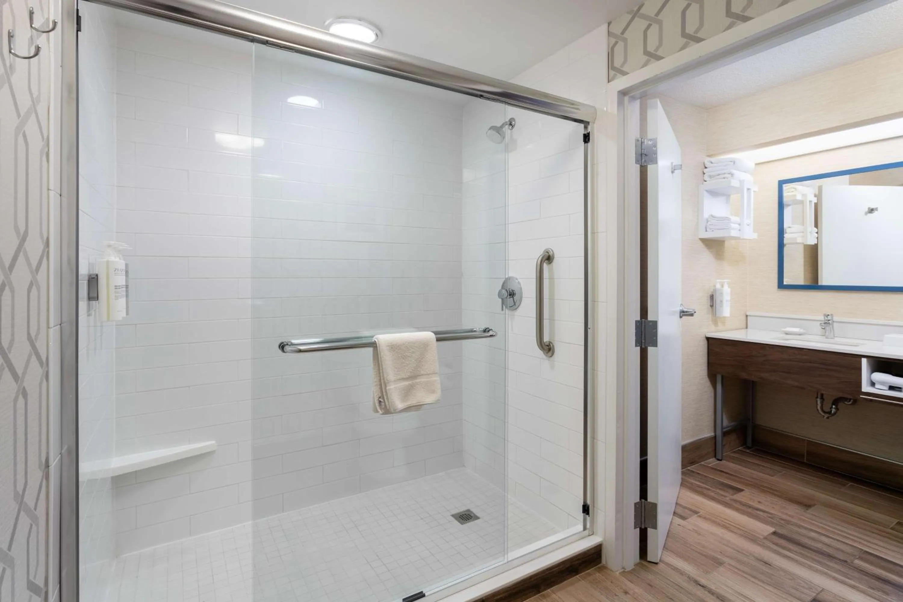 Shower in Hampton Inn Buffalo-South/I-90