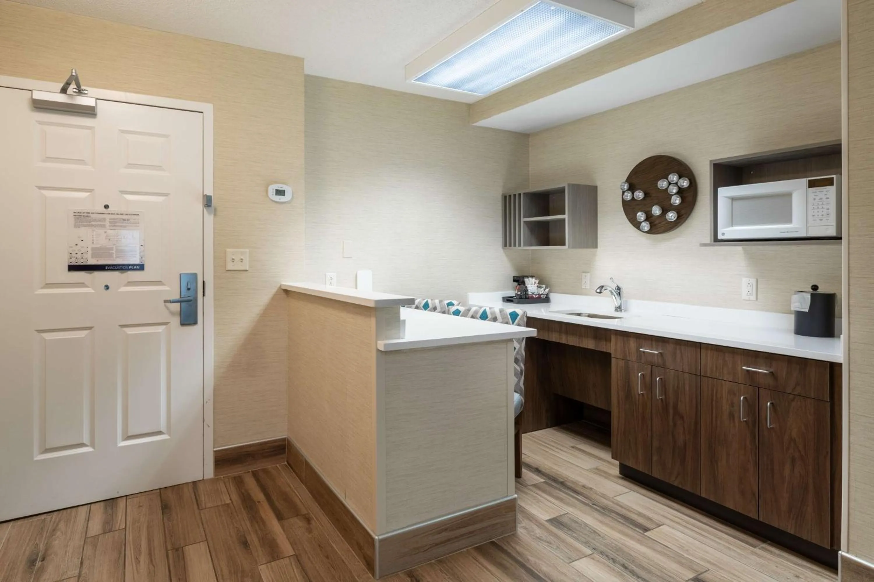 Bedroom in Hampton Inn Buffalo-South/I-90