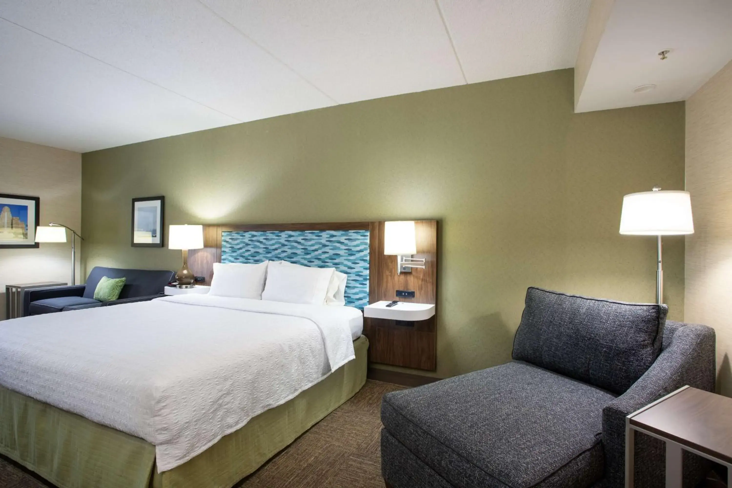 Bed in Hampton Inn Buffalo-South/I-90 Bed in Hampton Inn Buffalo-South/I-90