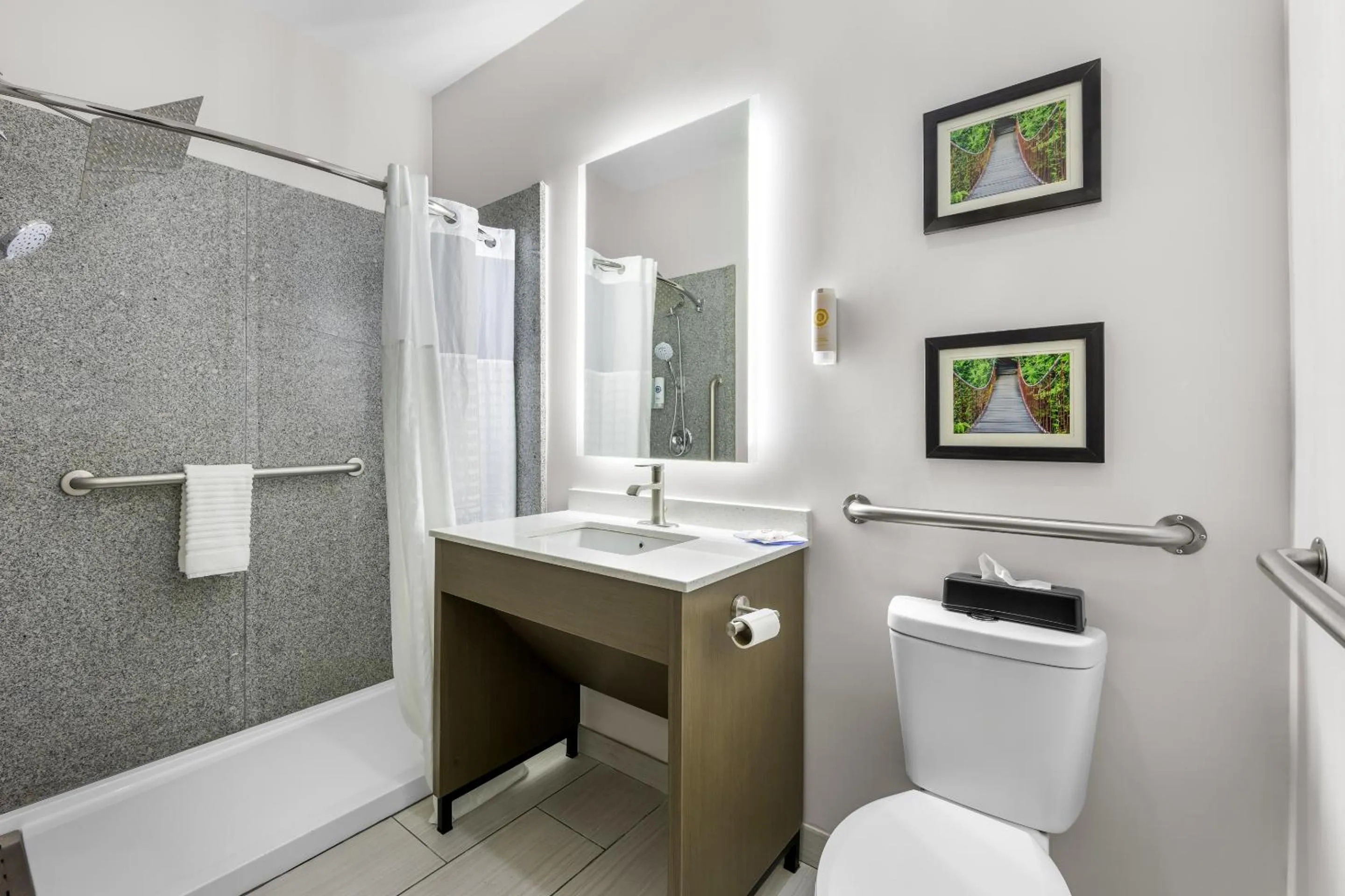 Bathroom in Comfort Suites London South