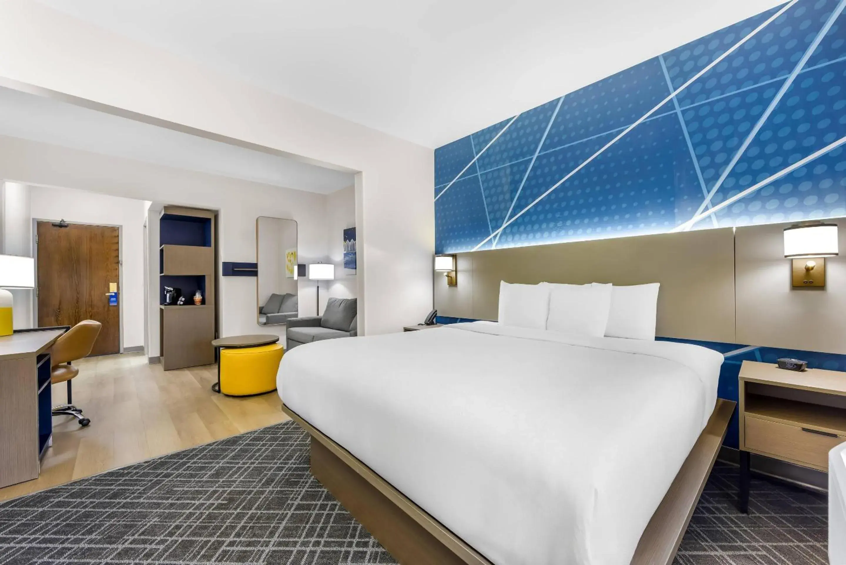 Bedroom, Bed in Comfort Suites London South Bedroom, Bed in Comfort Suites London South