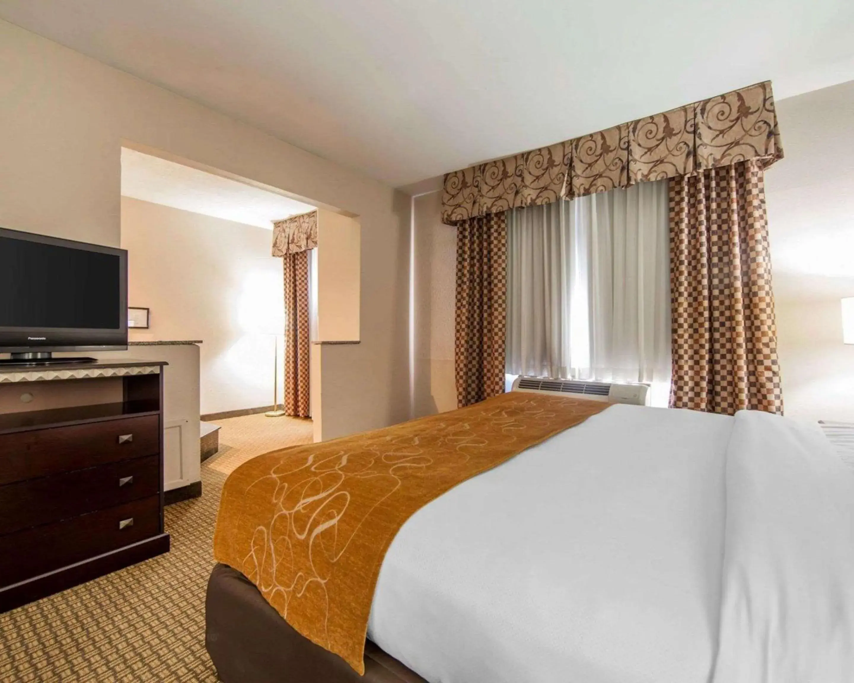 Photo of the whole room in Comfort Suites London South Photo of the whole room in Comfort Suites London South