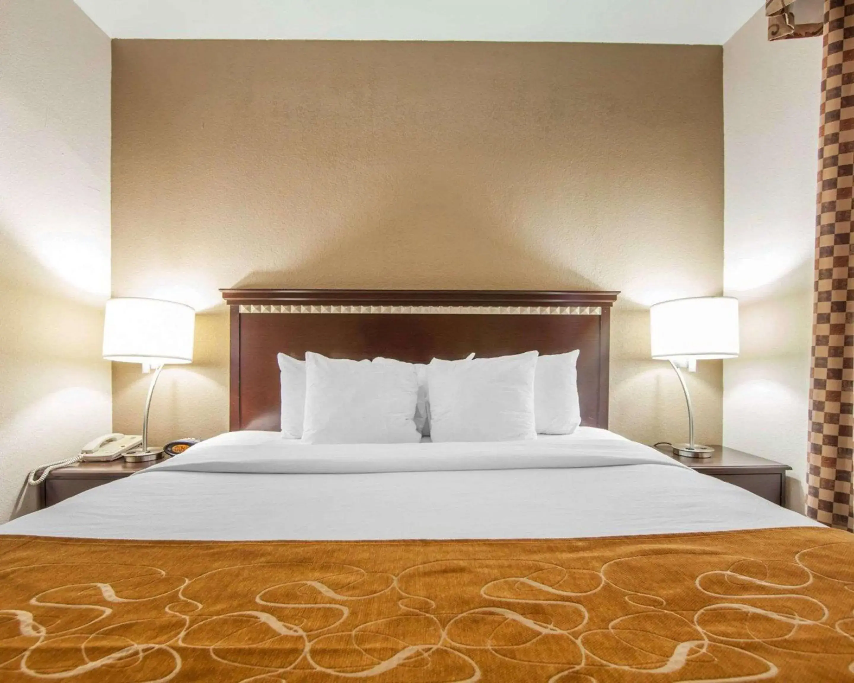 Photo of the whole room in Comfort Suites London South Photo of the whole room in Comfort Suites London South