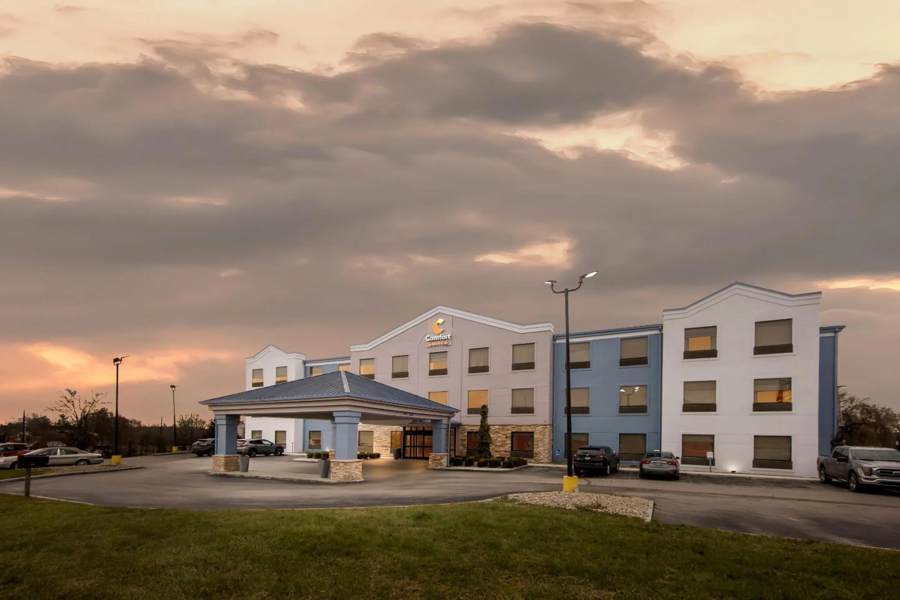 Property building in Comfort Suites London South