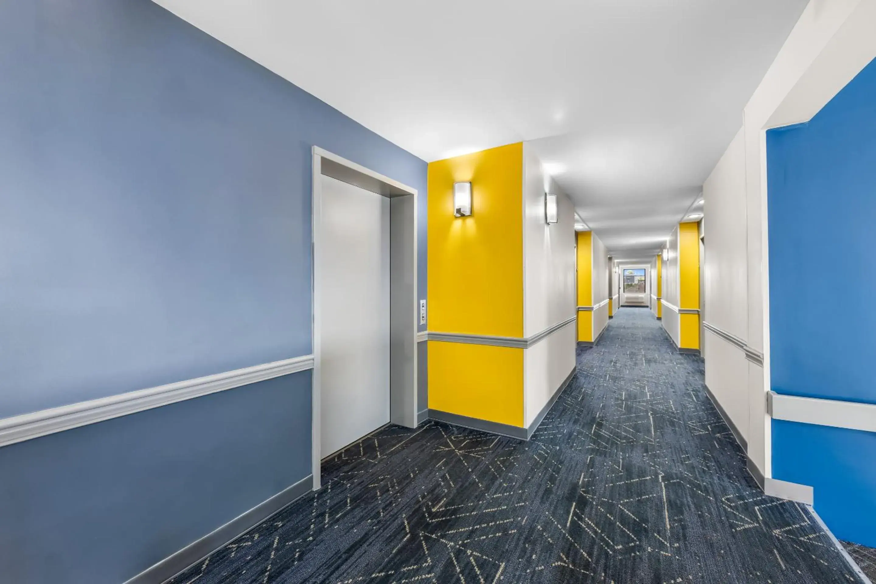 Property building in Comfort Suites London South Property building in Comfort Suites London South