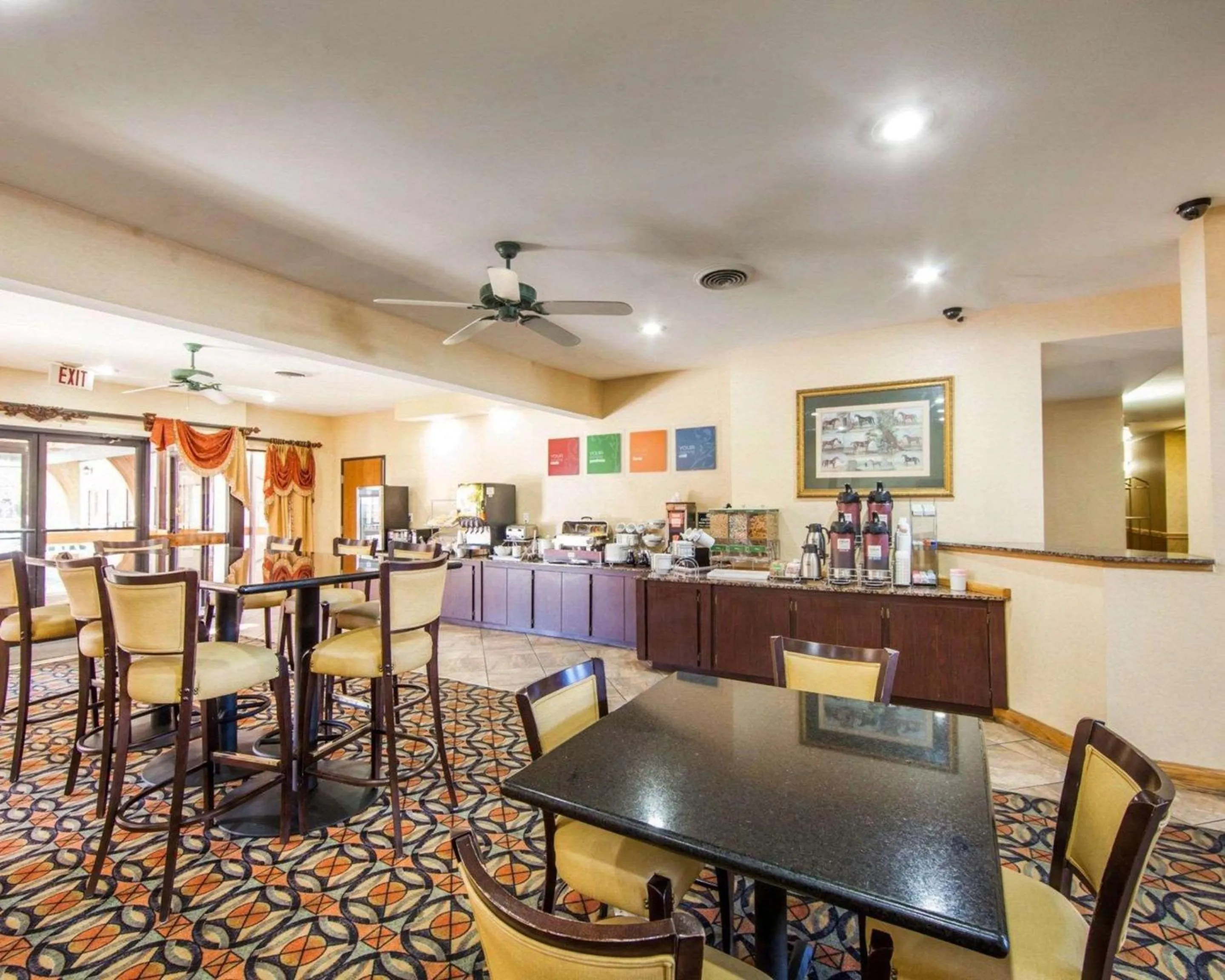 Restaurant/places to eat in Comfort Suites London South