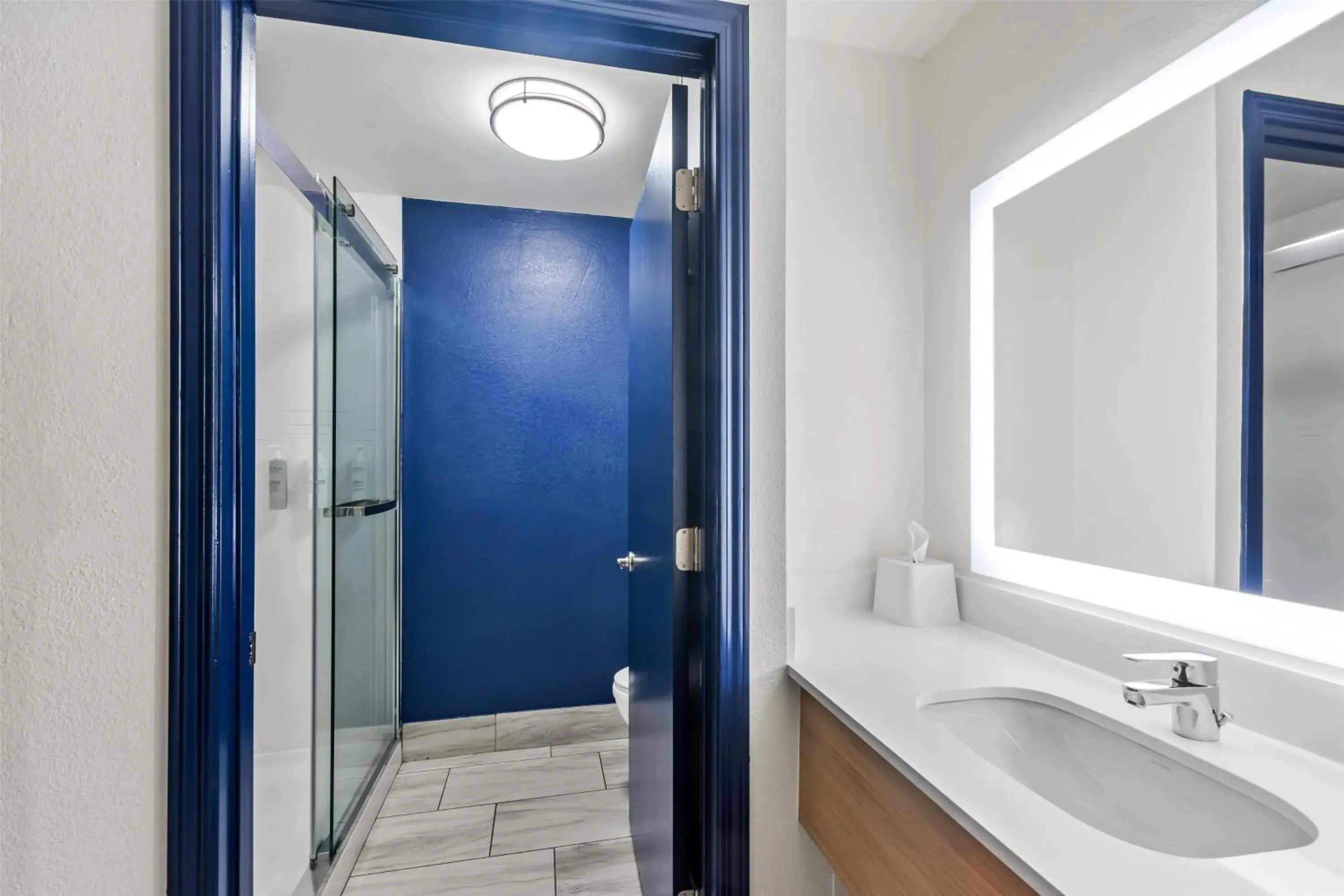 Bathroom in Spark by Hilton Lexington Hamburg Bathroom in Spark by Hilton Lexington Hamburg