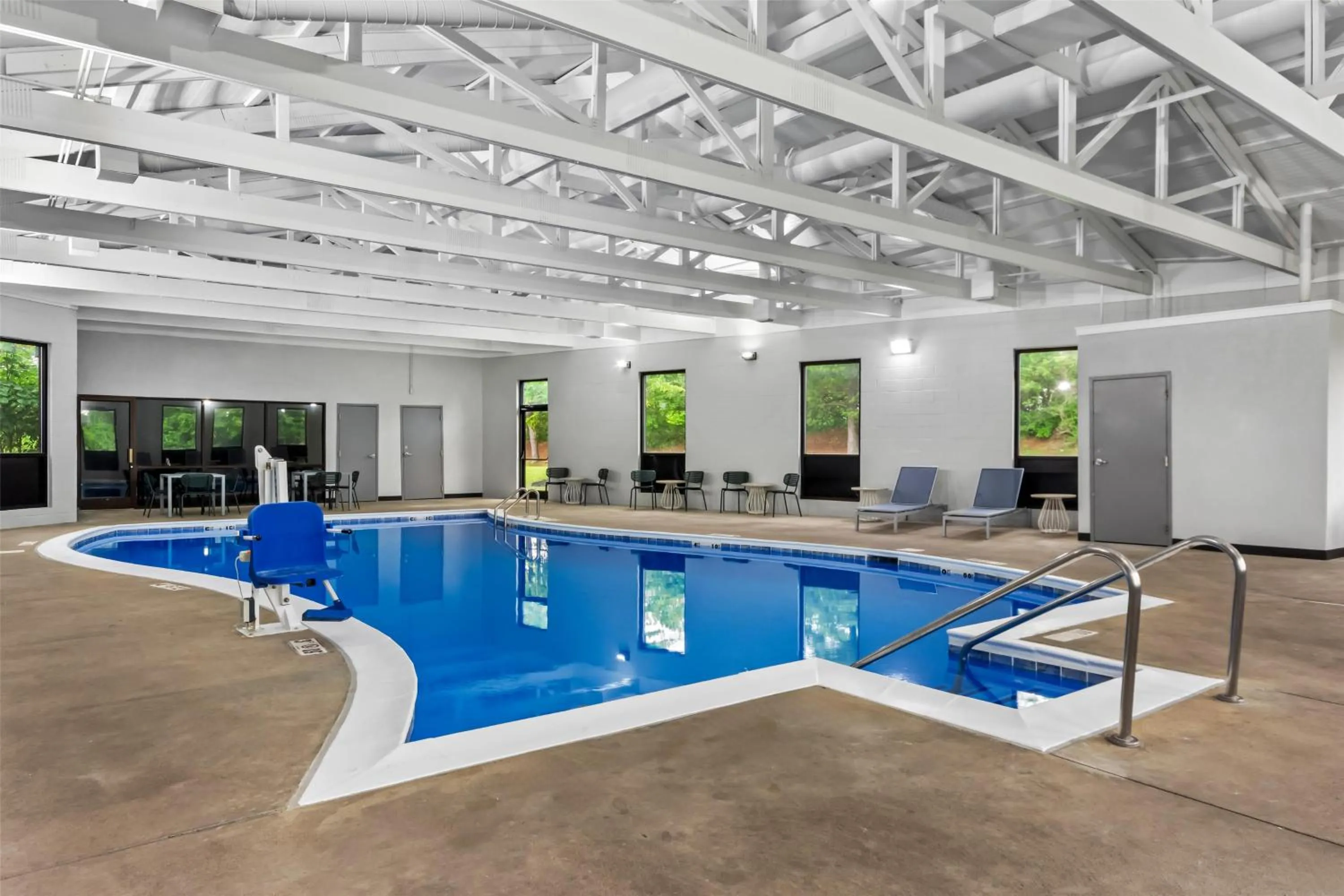 Pool view in Spark by Hilton Lexington Hamburg