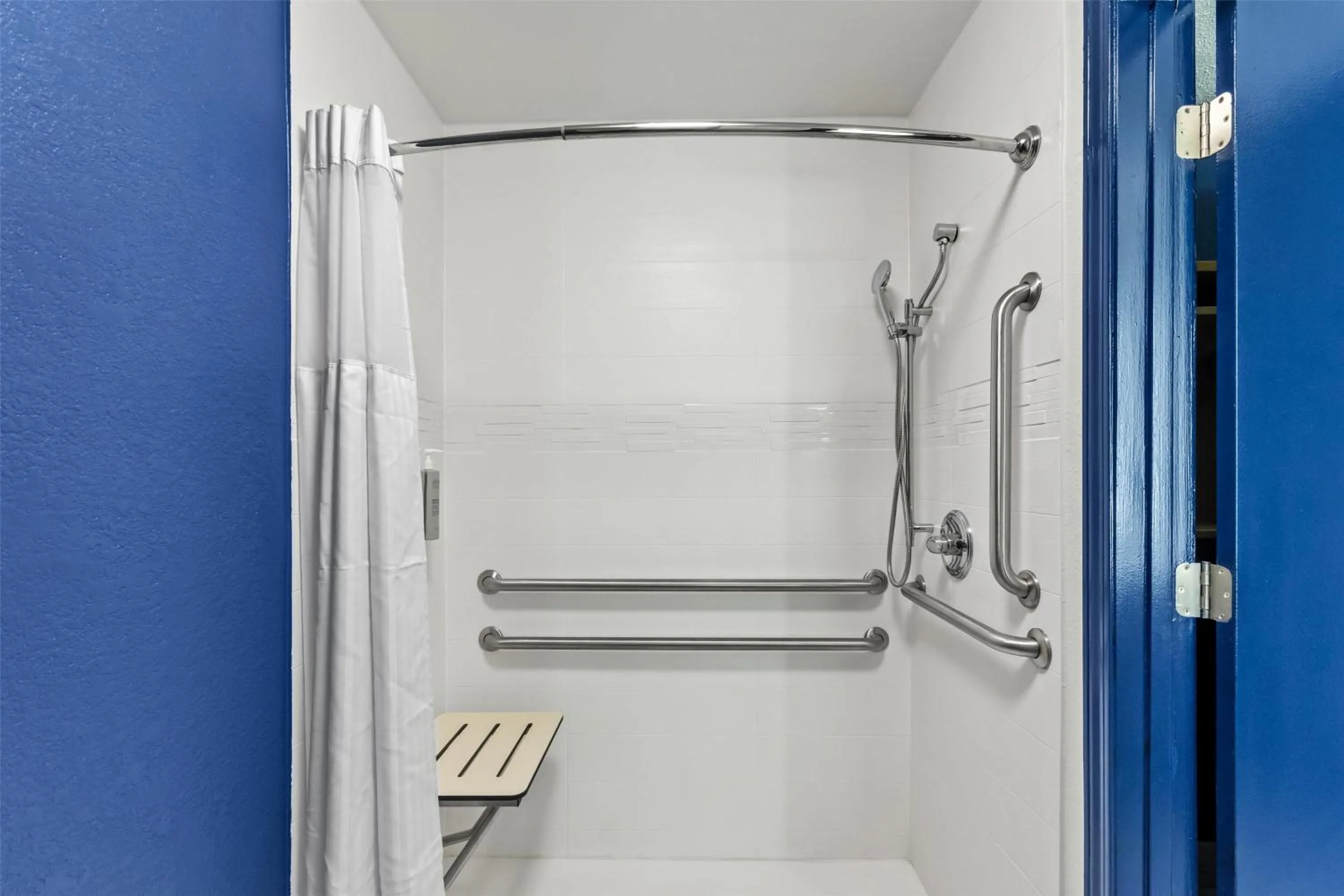 Bathroom in Spark by Hilton Lexington Hamburg