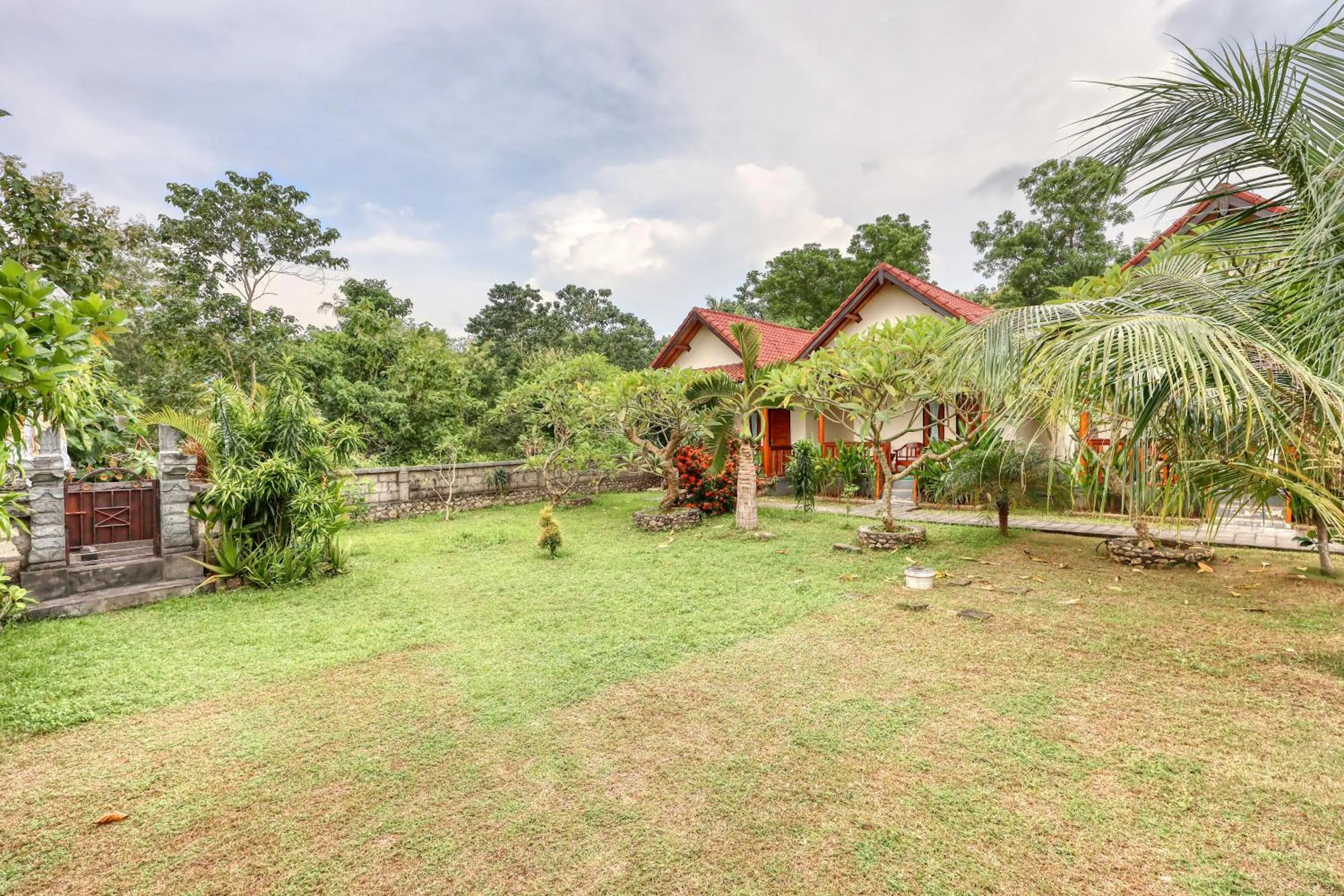 Property building in Nata Cottages