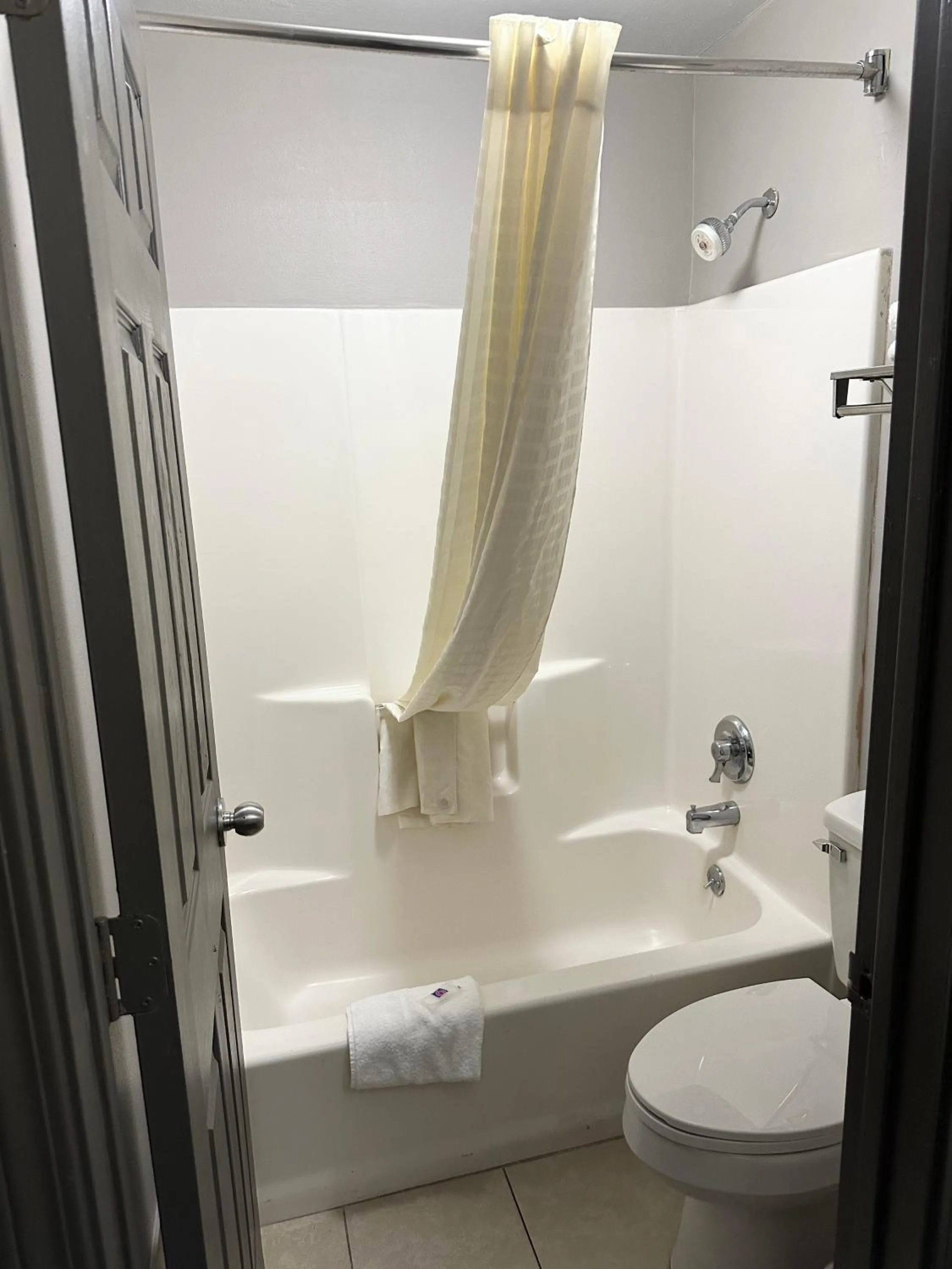 Bathroom in Studio 6 Suites Louisville KY Airport/Expo Center