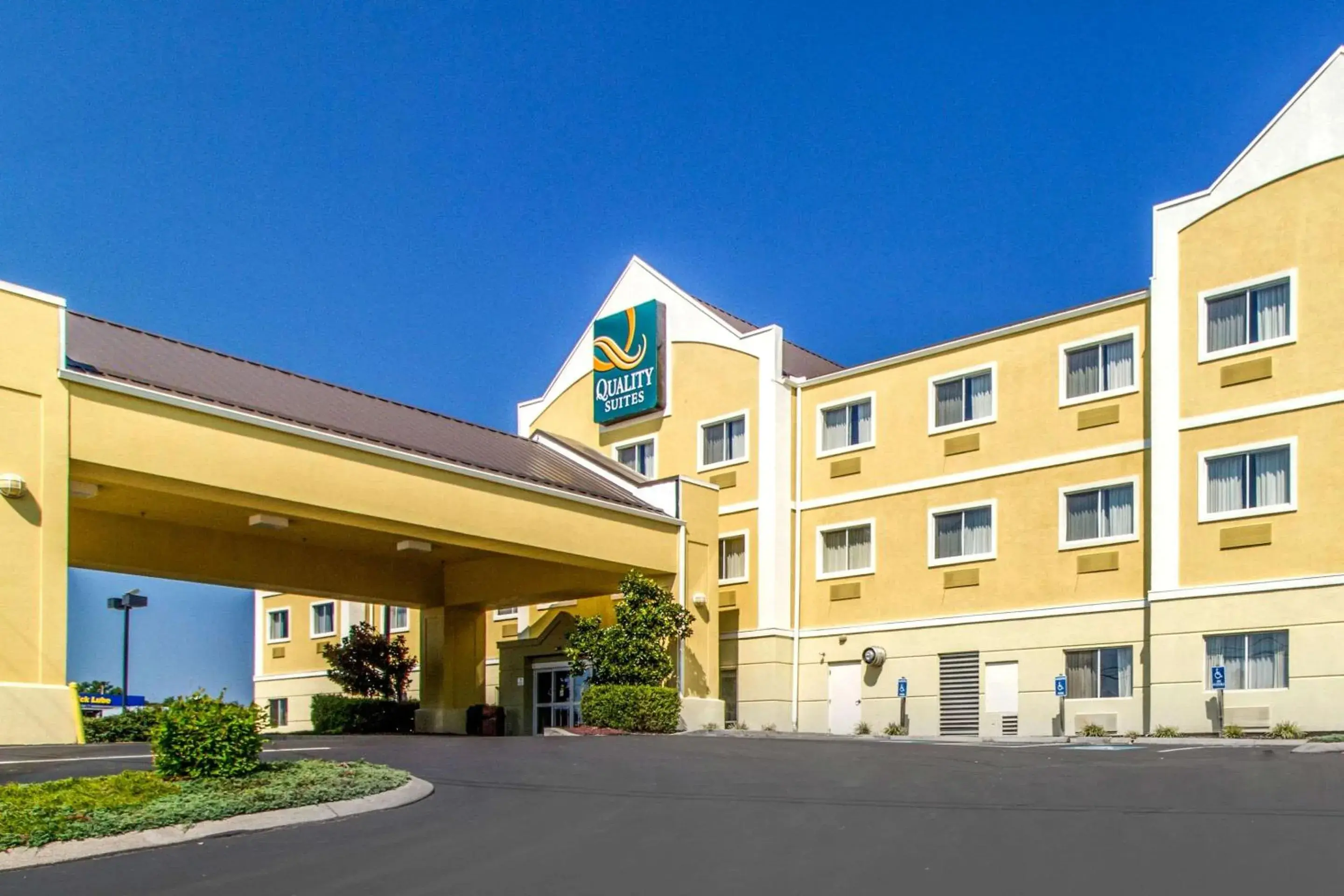 Property building in Quality Suites Corbin North Property building in Quality Suites Corbin North