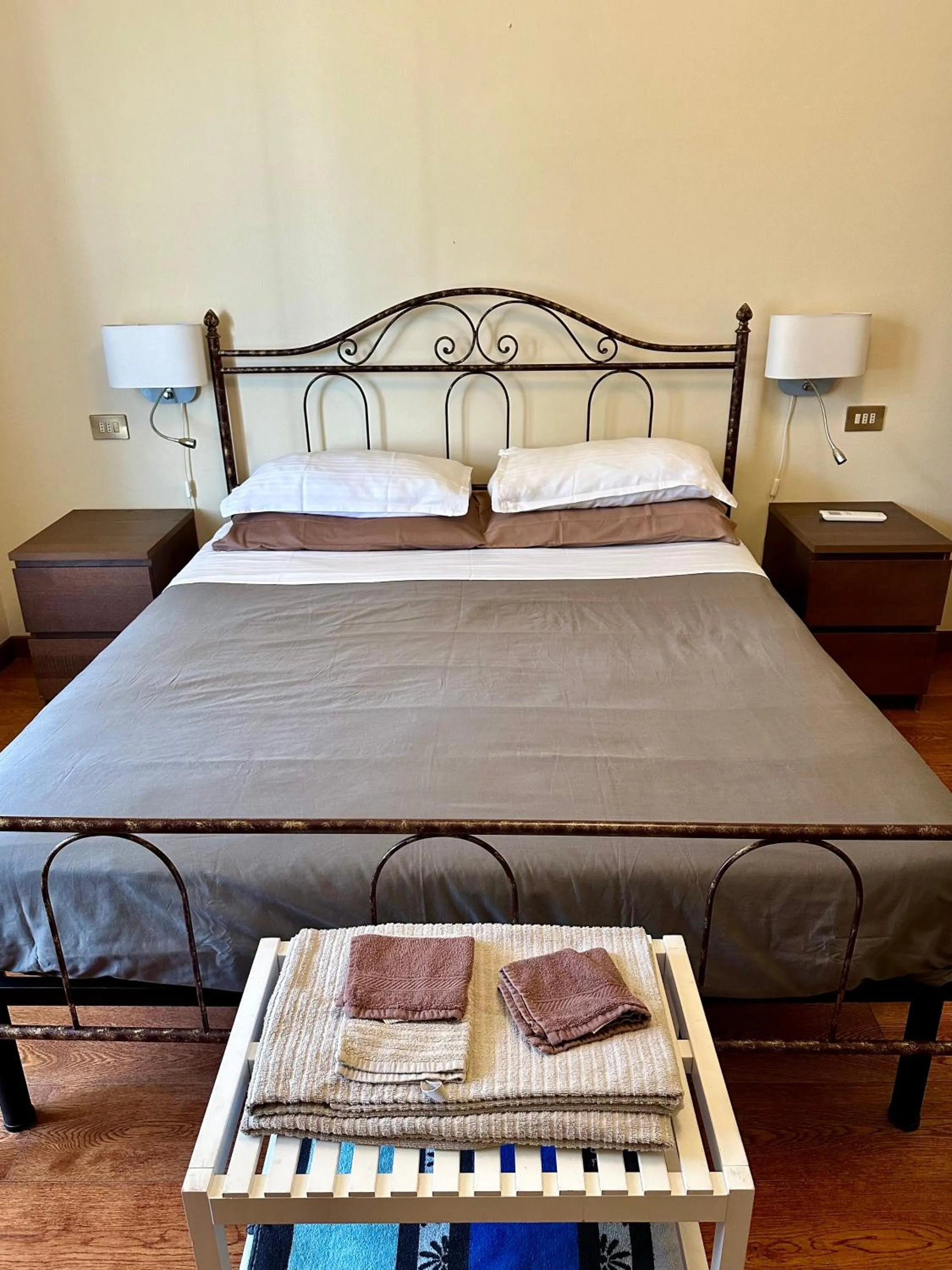 Bed in The Grapevine by MANVI