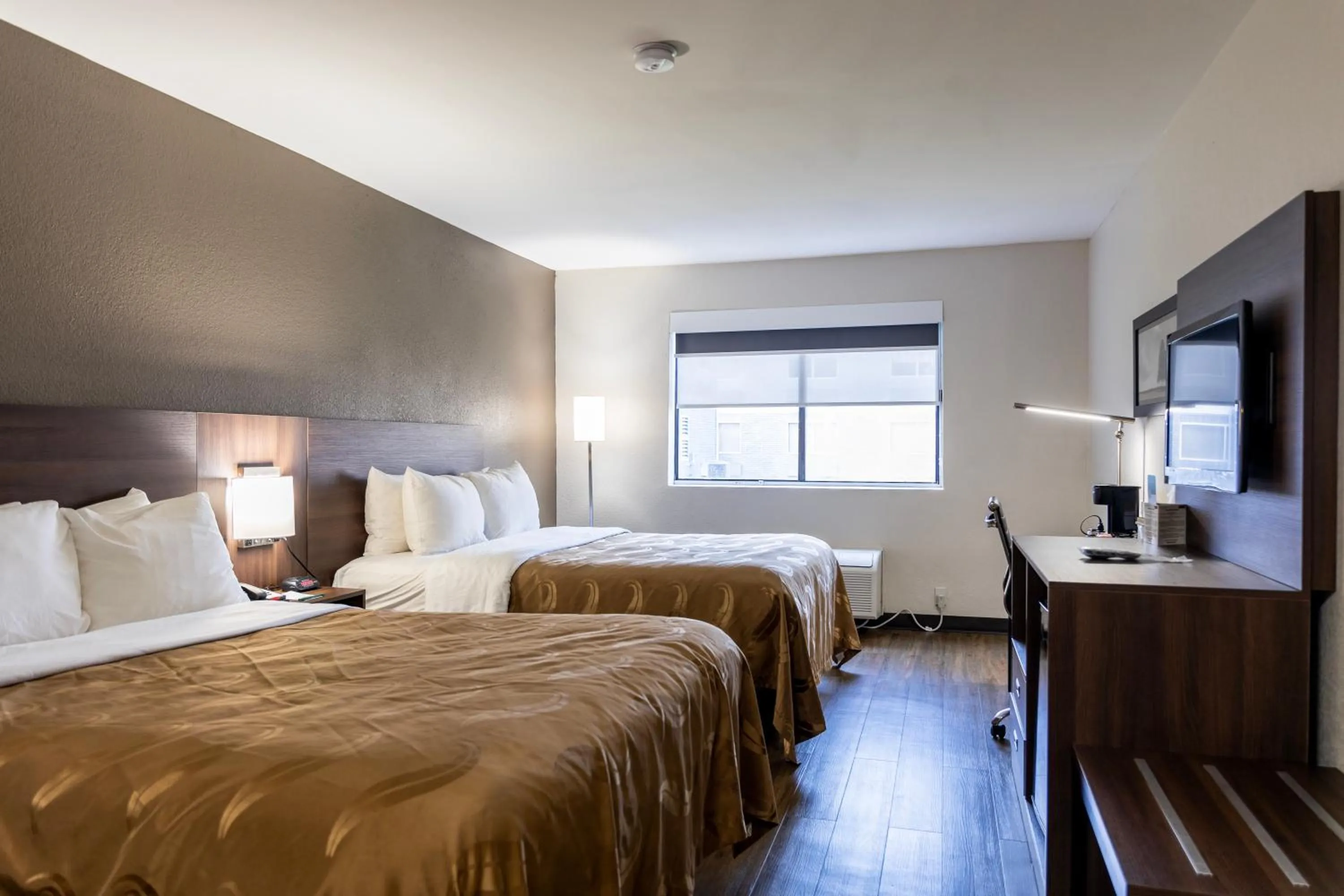 Bedroom, Bed in Quality Inn Carrollton