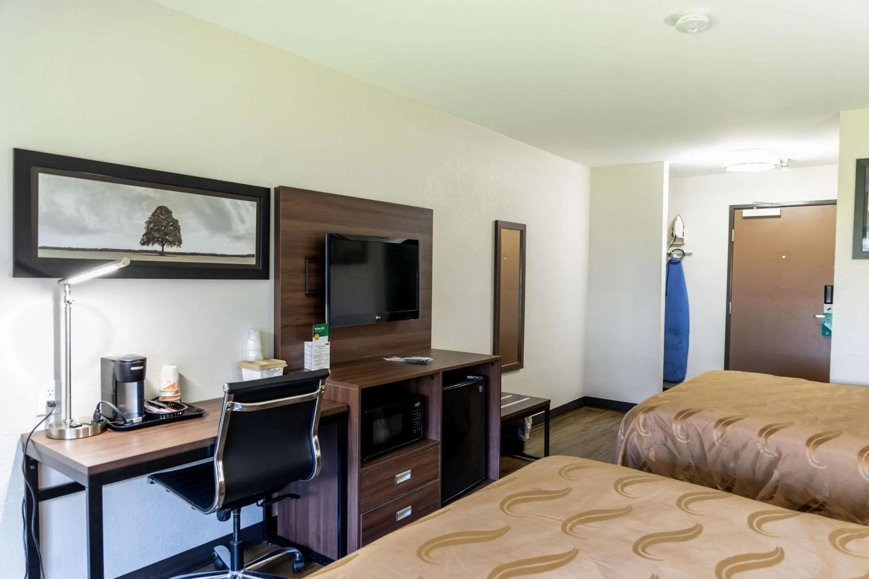 Bedroom, Bed in Quality Inn Carrollton