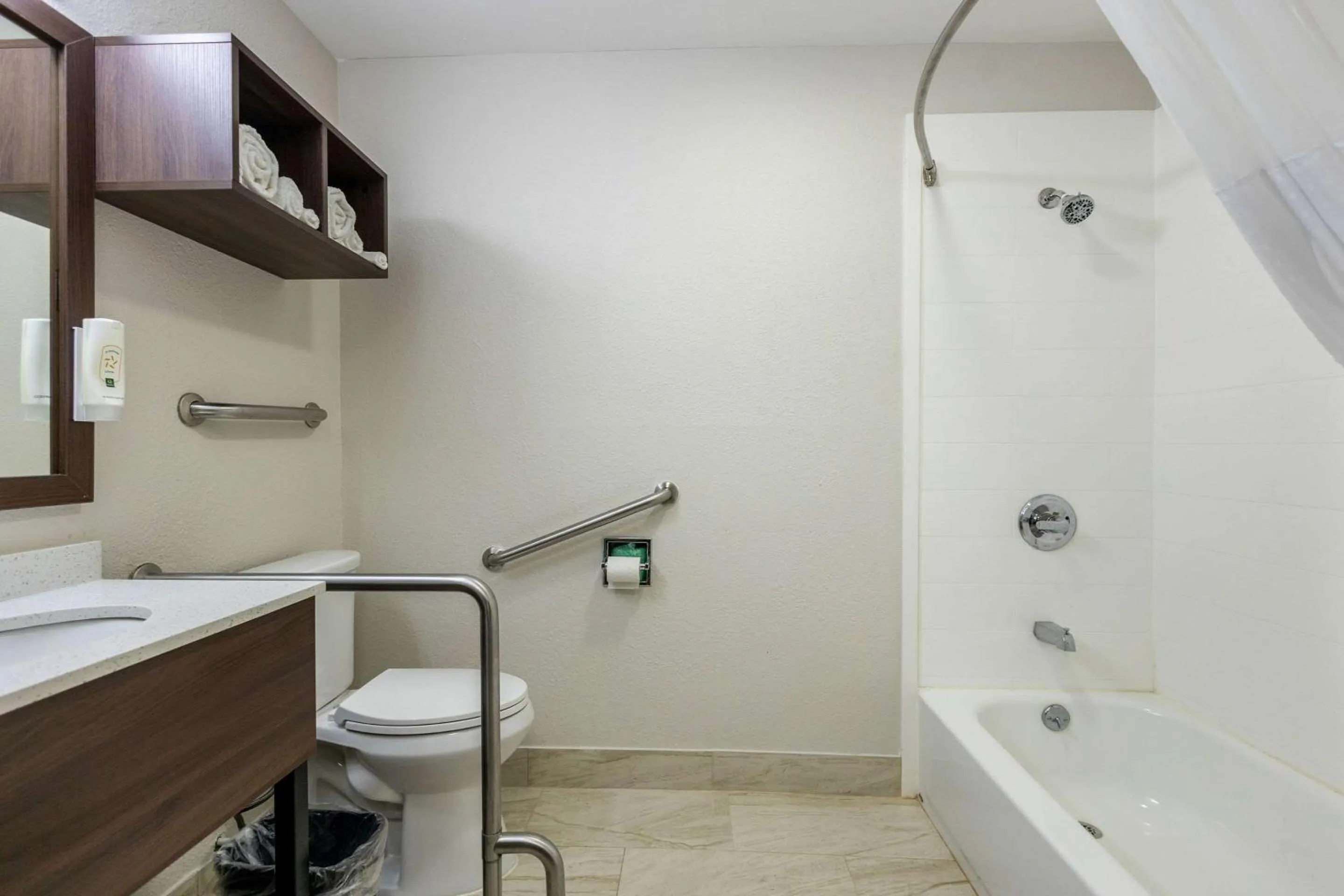 Bedroom in Quality Inn Carrollton