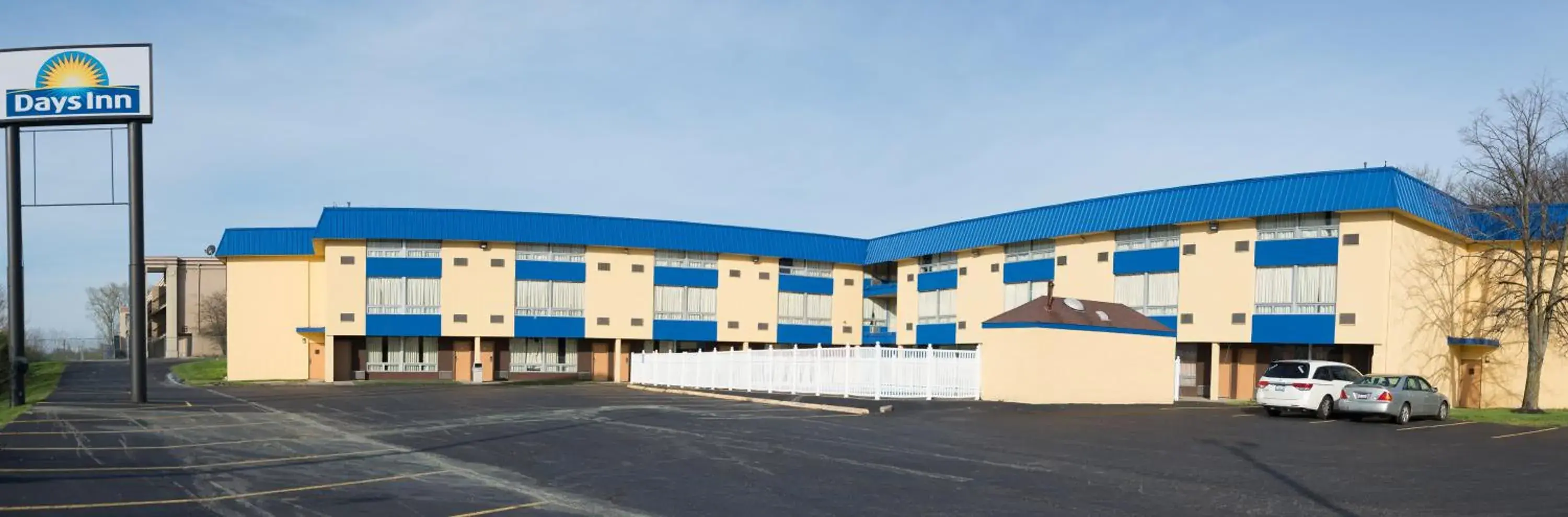 Property building in Days Inn by Wyndham Fort Wright Cincinnati Area Property building in Days Inn by Wyndham Fort Wright Cincinnati Area