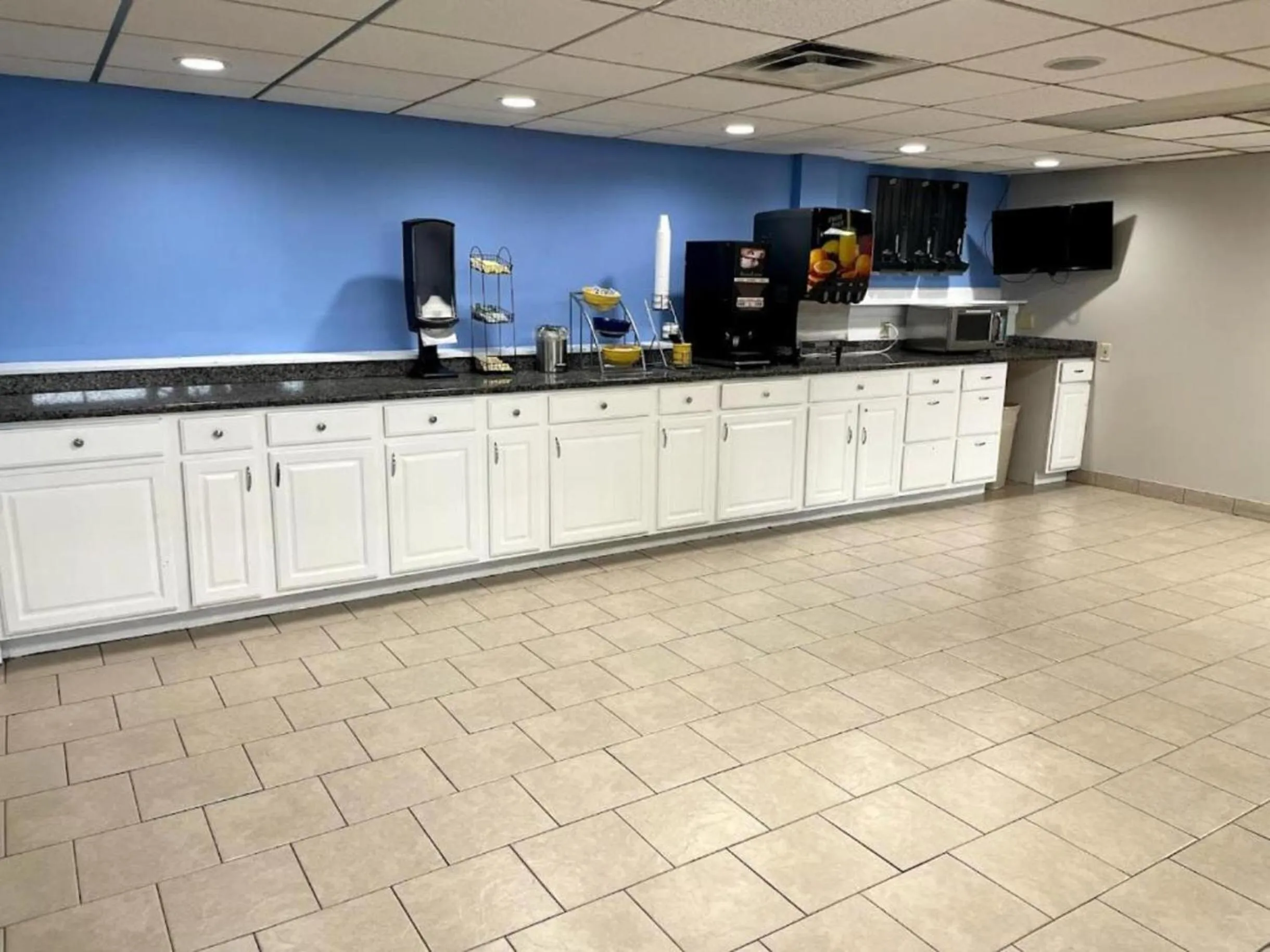 Breakfast in Days Inn by Wyndham Fort Wright Cincinnati Area