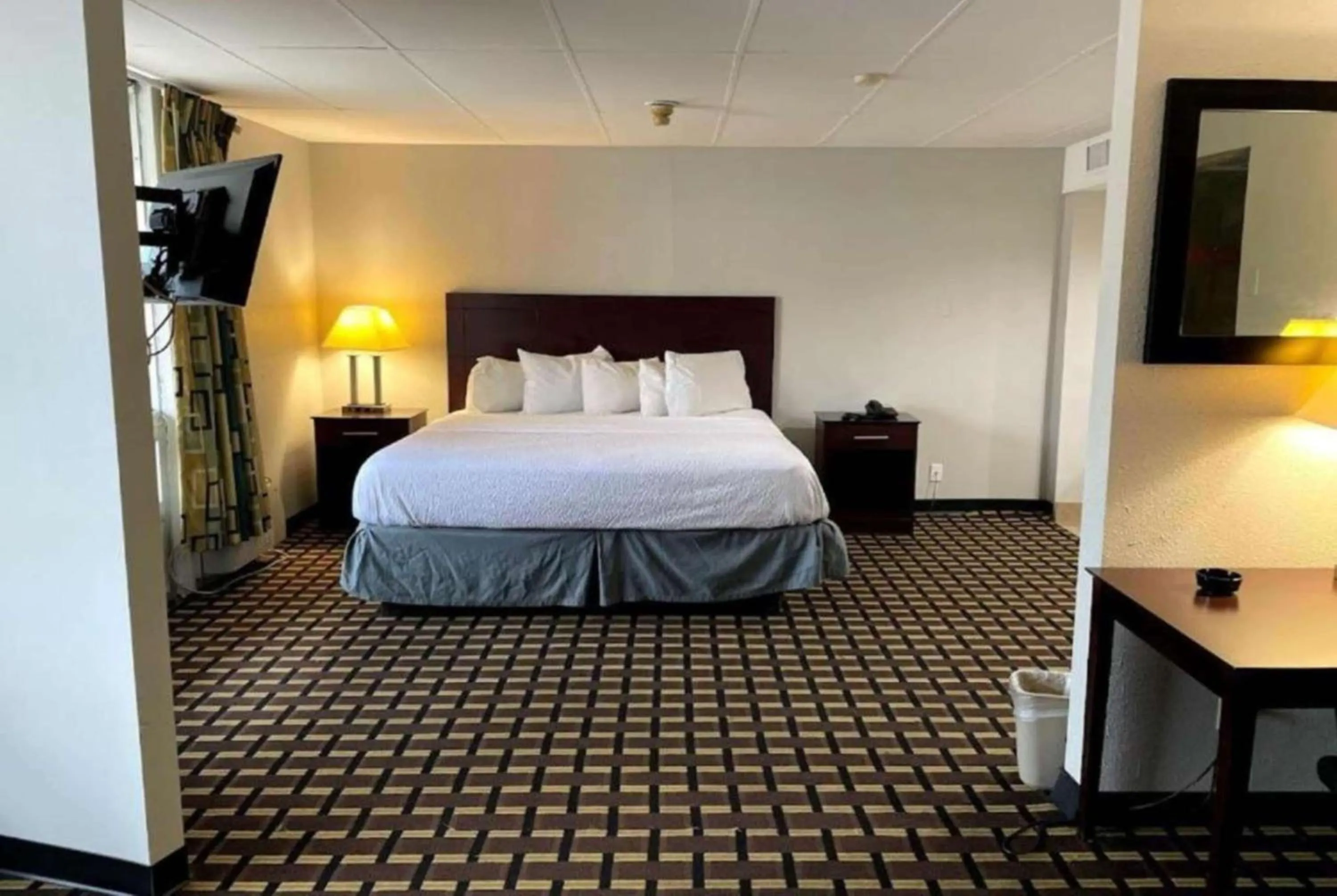 Photo of the whole room, Bed in Days Inn by Wyndham Fort Wright Cincinnati Area