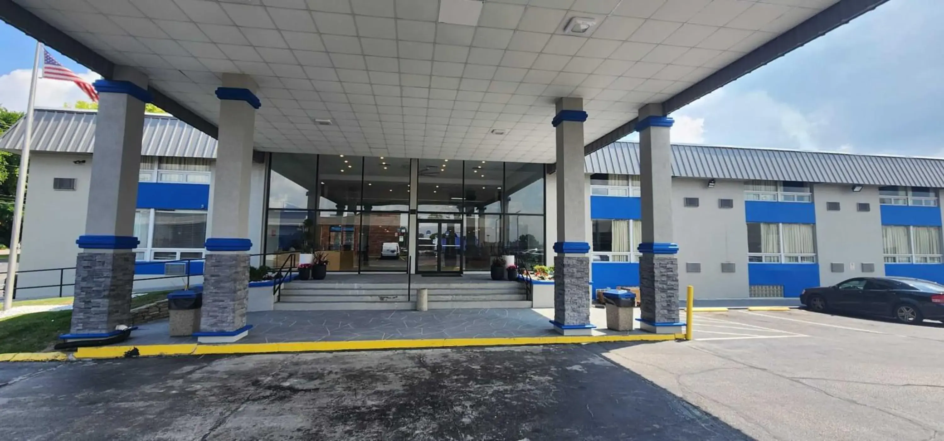 Property building in Days Inn by Wyndham Fort Wright Cincinnati Area Property building in Days Inn by Wyndham Fort Wright Cincinnati Area