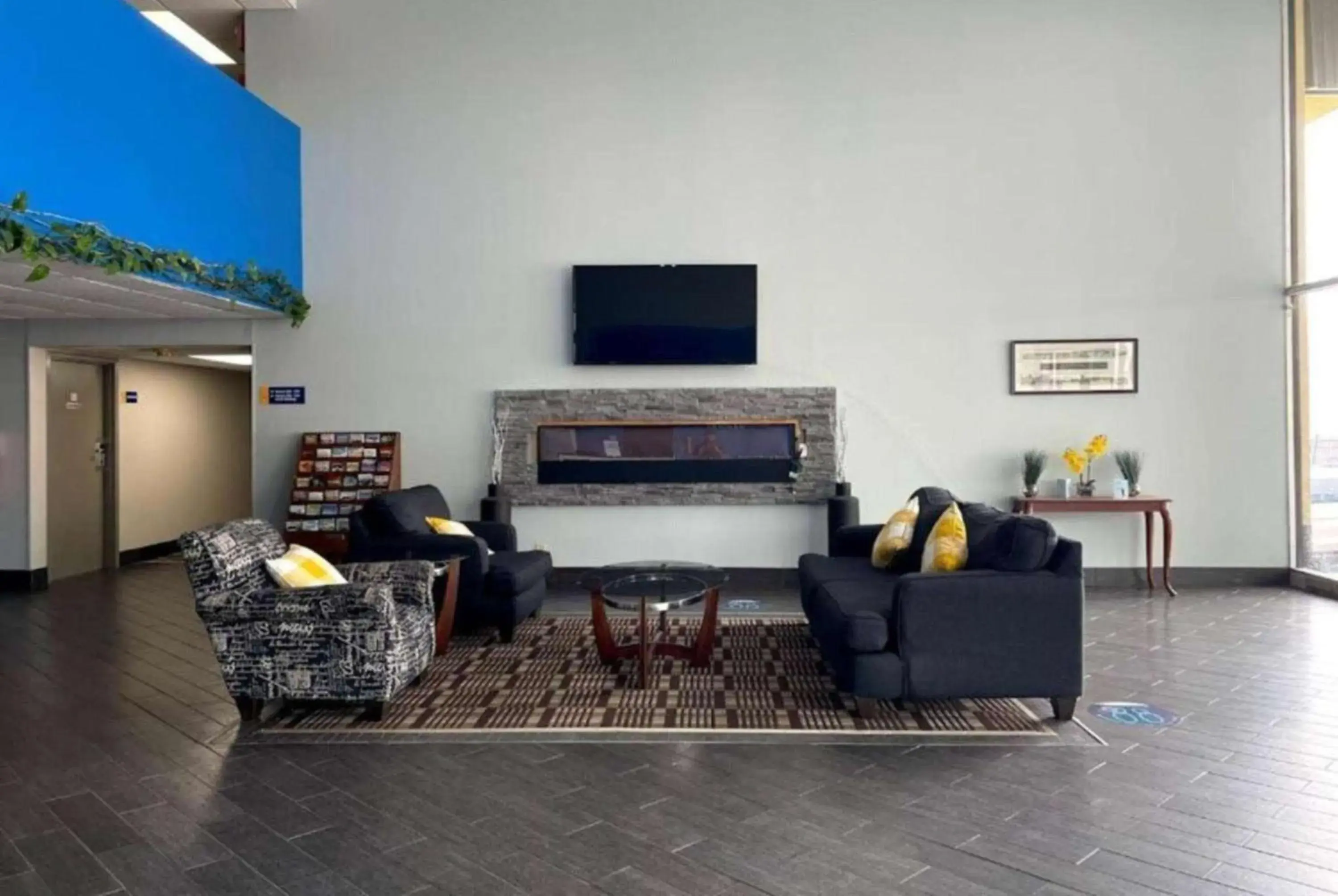 Lobby or reception in Days Inn by Wyndham Fort Wright Cincinnati Area Lobby or reception in Days Inn by Wyndham Fort Wright Cincinnati Area