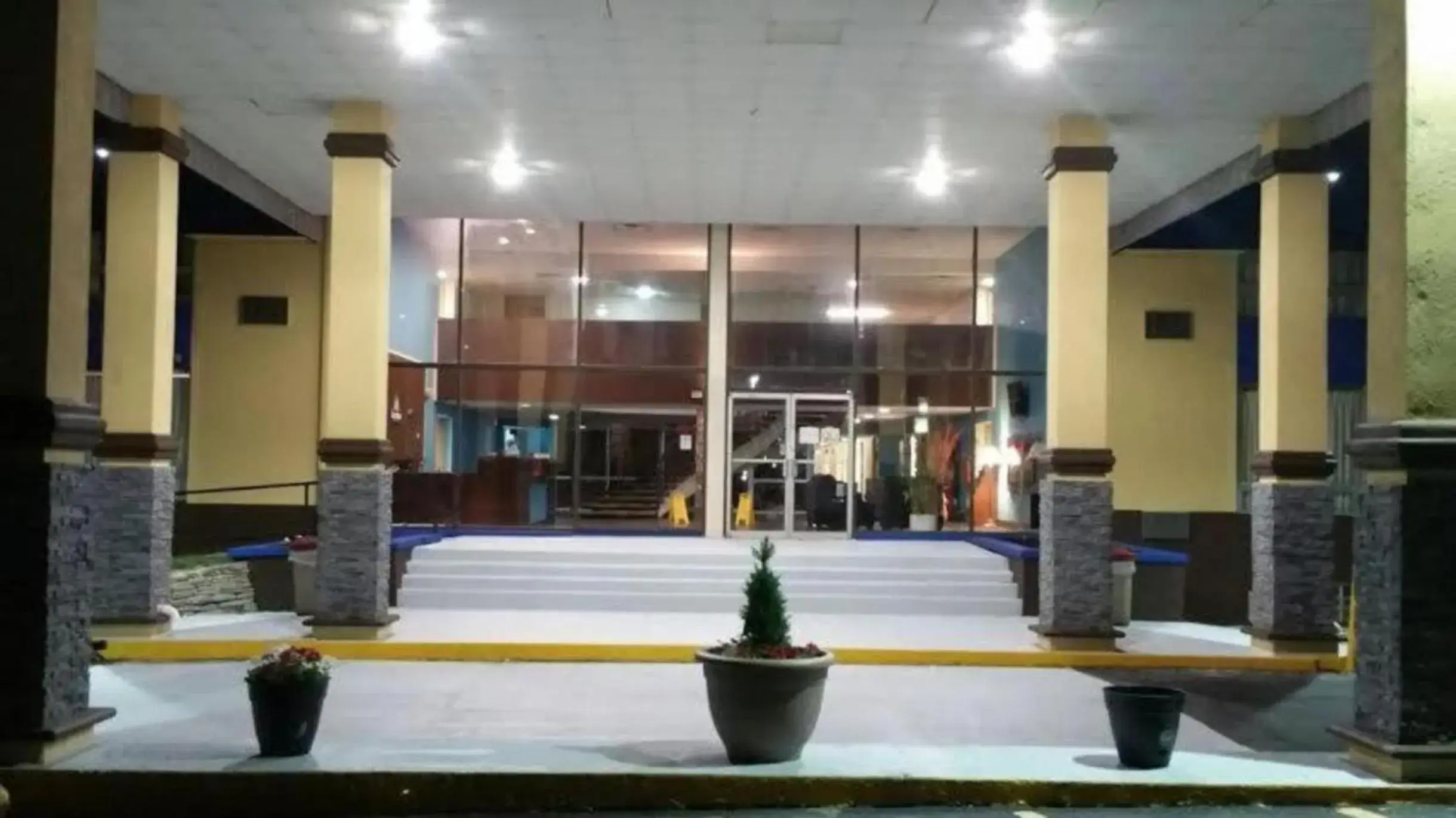 Facade/entrance in Days Inn by Wyndham Fort Wright Cincinnati Area Facade/entrance in Days Inn by Wyndham Fort Wright Cincinnati Area