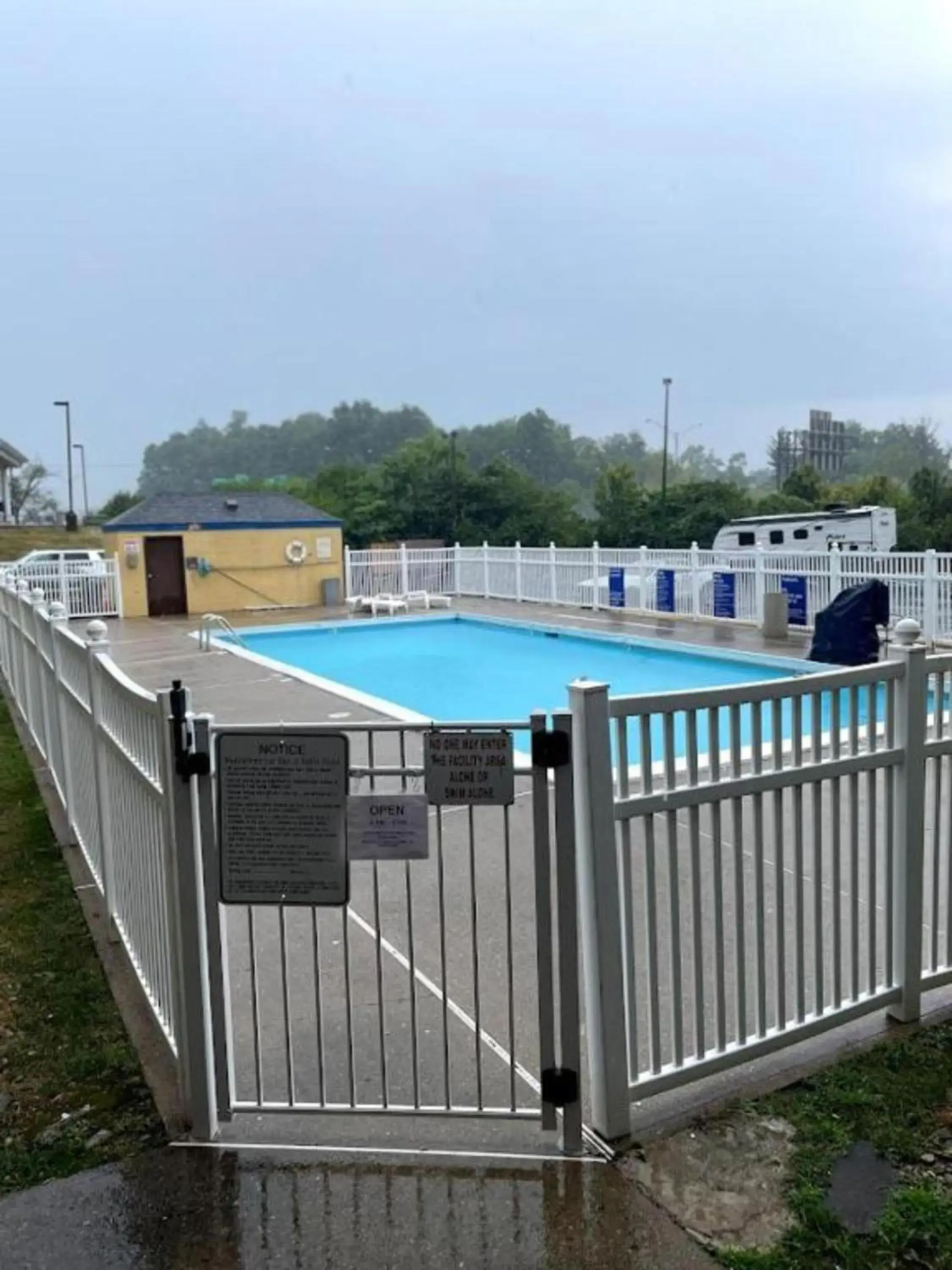 Swimming pool in Days Inn by Wyndham Fort Wright Cincinnati Area Swimming pool in Days Inn by Wyndham Fort Wright Cincinnati Area