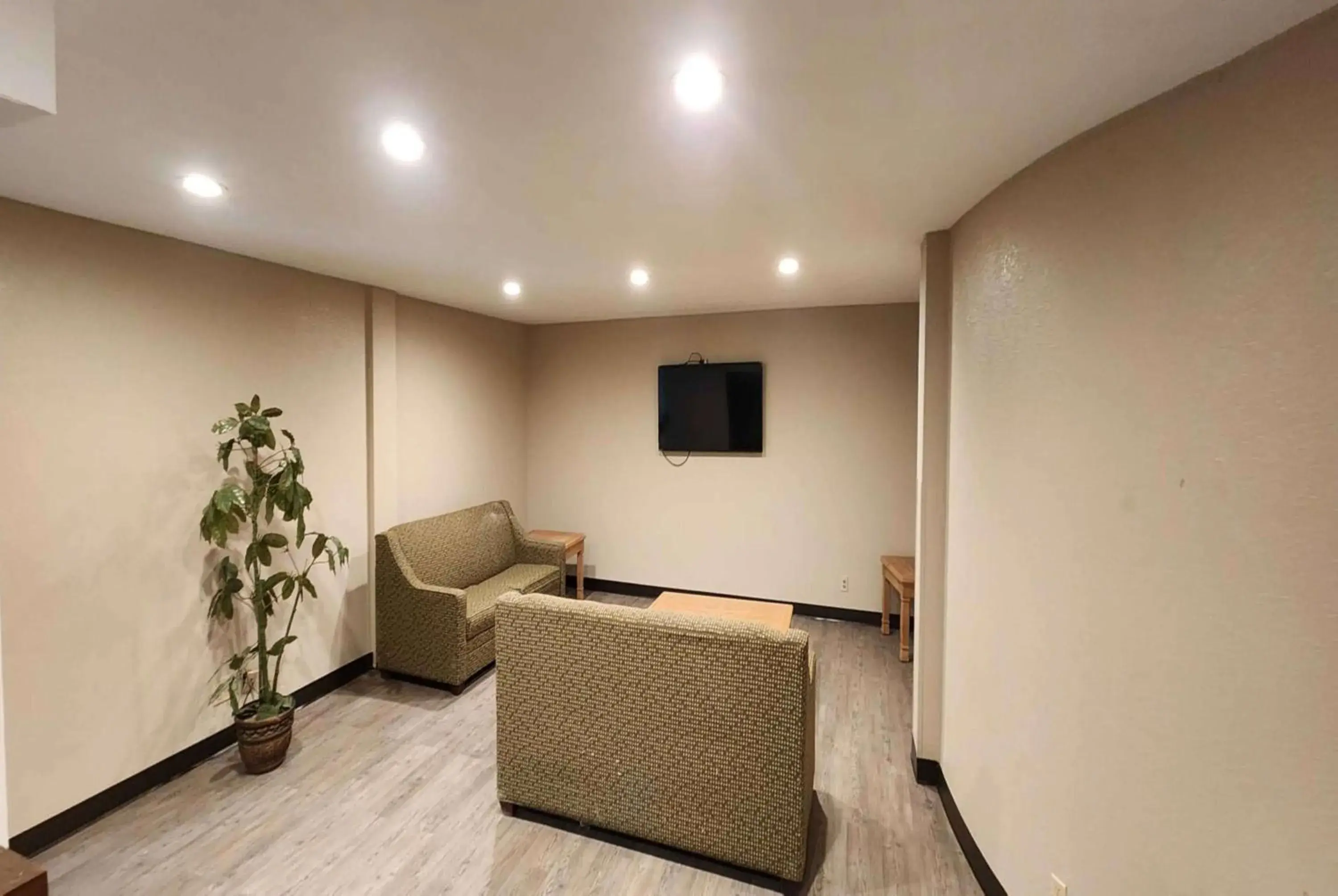 Photo of the whole room in Days Inn by Wyndham Fort Wright Cincinnati Area Photo of the whole room in Days Inn by Wyndham Fort Wright Cincinnati Area