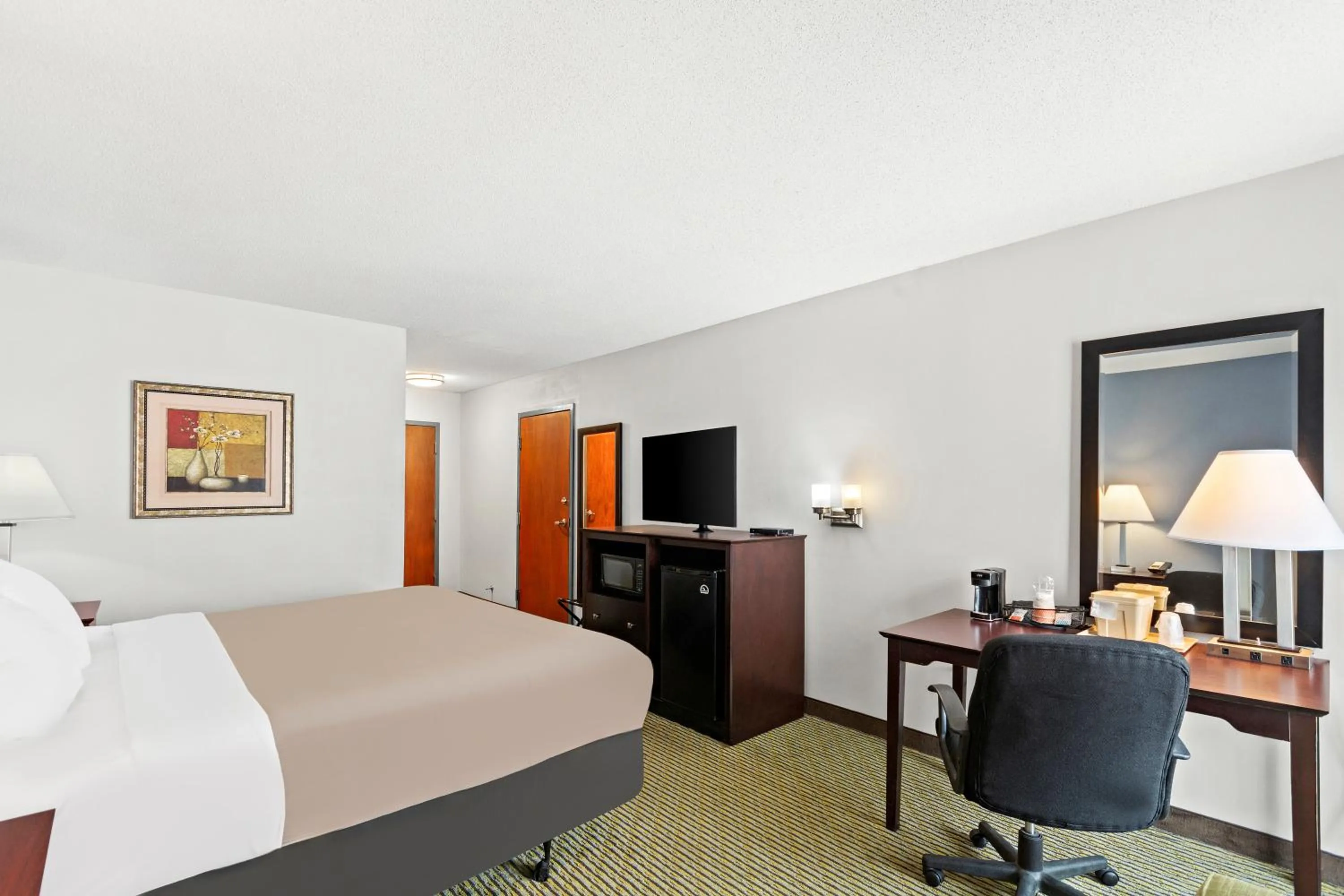 Bed in Quality Inn Dry Ridge