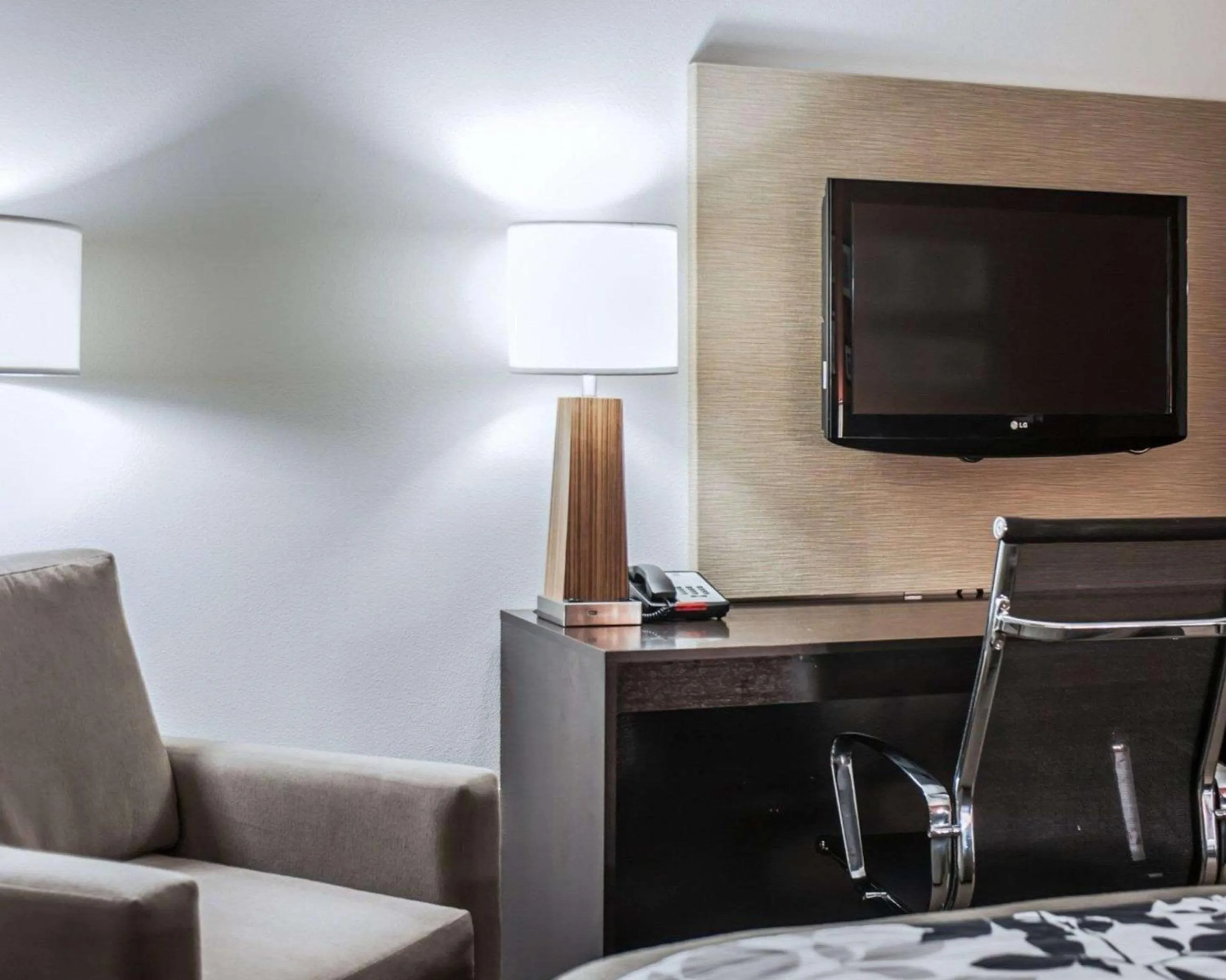 Photo of the whole room in Sleep Inn & Suites Fort Campbell