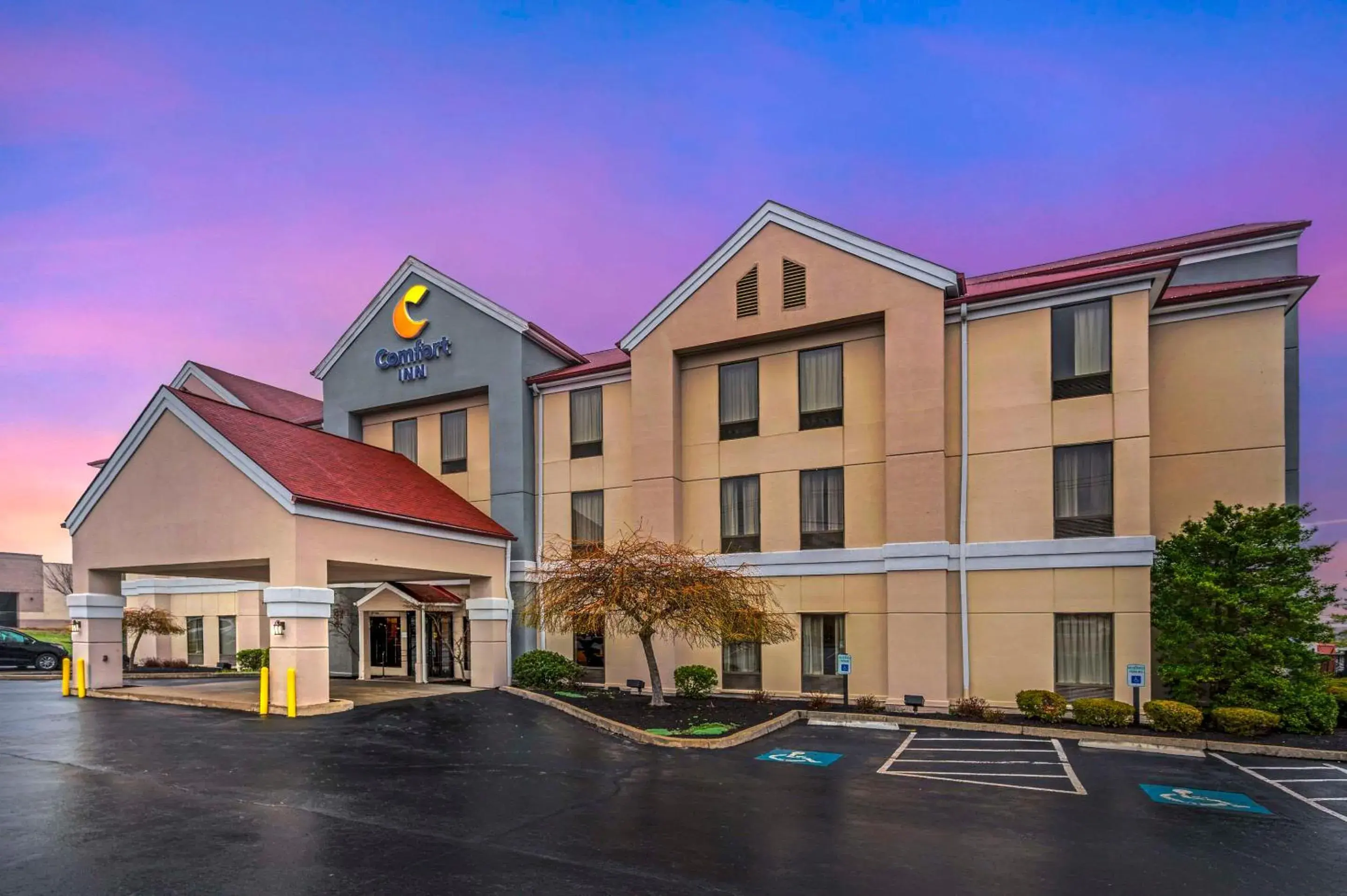 Property building in Comfort Inn Airport Turfway Road Property building in Comfort Inn Airport Turfway Road