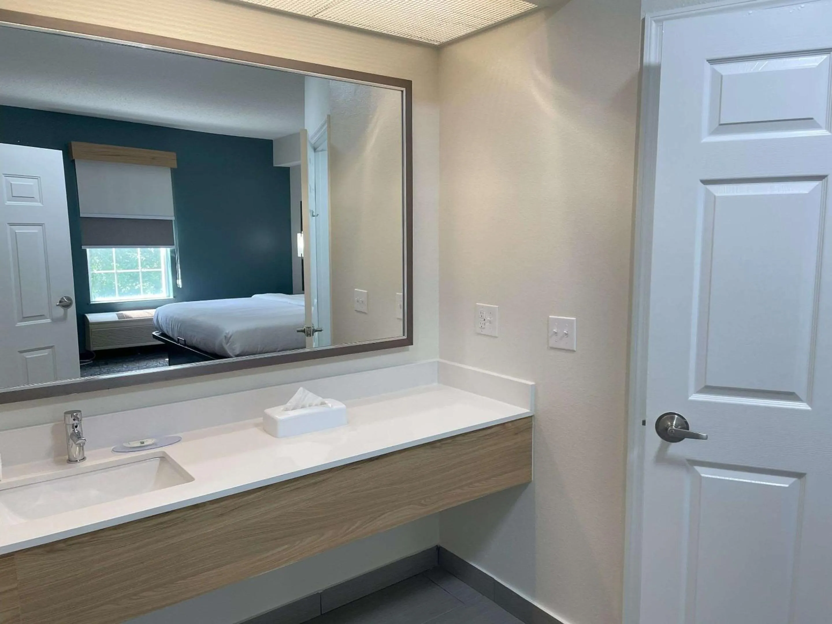 Bedroom, Bed in Quality Inn Richmond