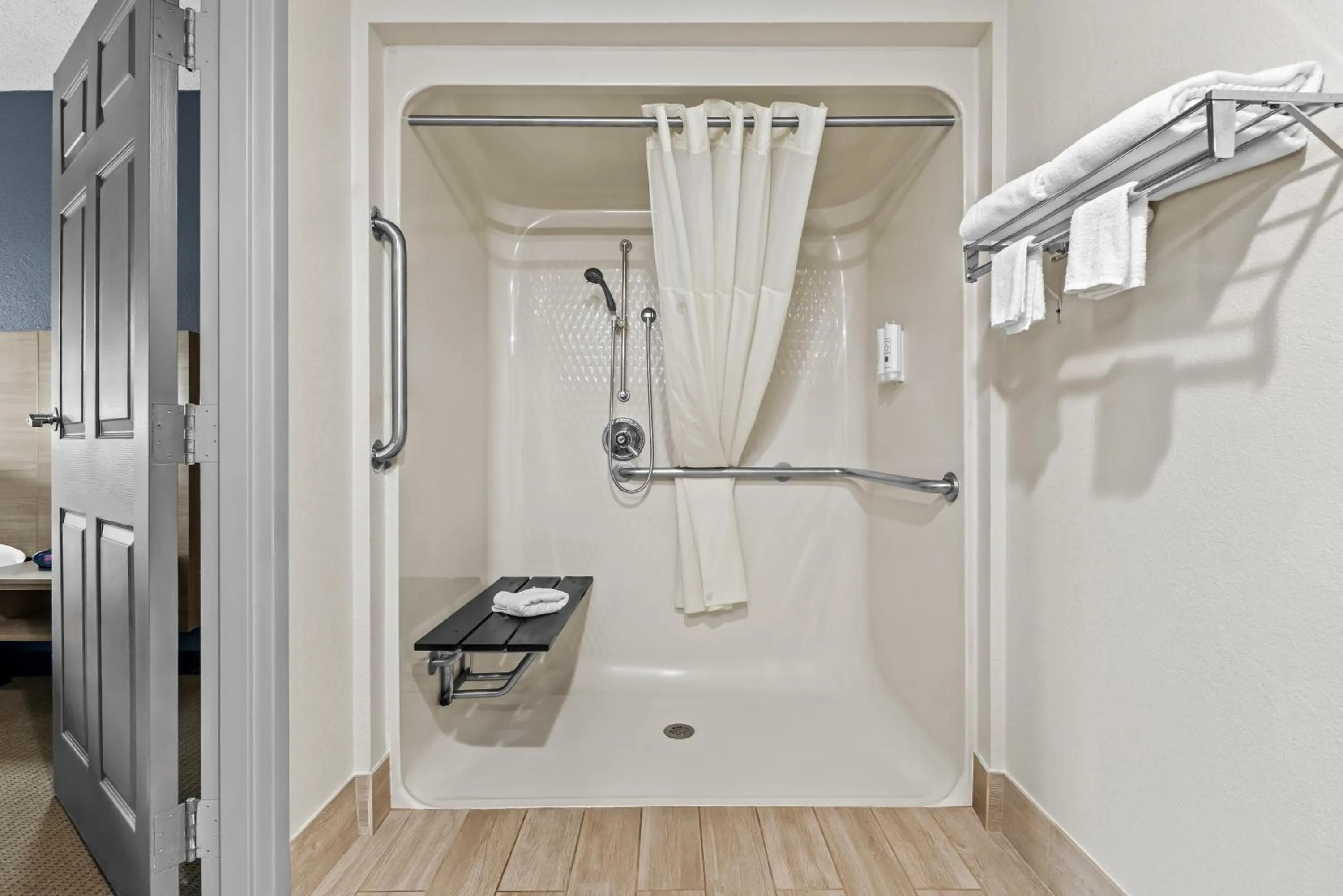 Bathroom in Quality Inn Oak Grove Fort Campbell