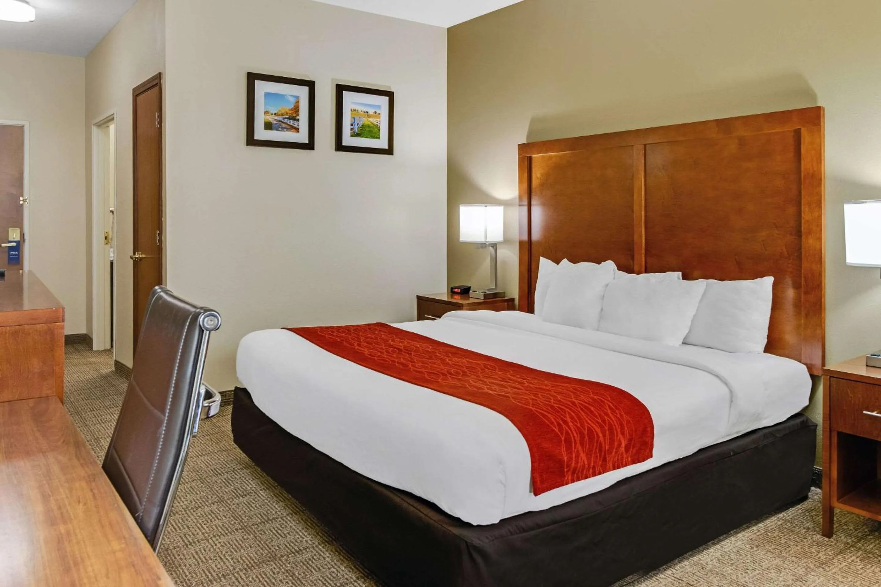 Bedroom, Bed in Comfort Inn Henderson - Evansville South