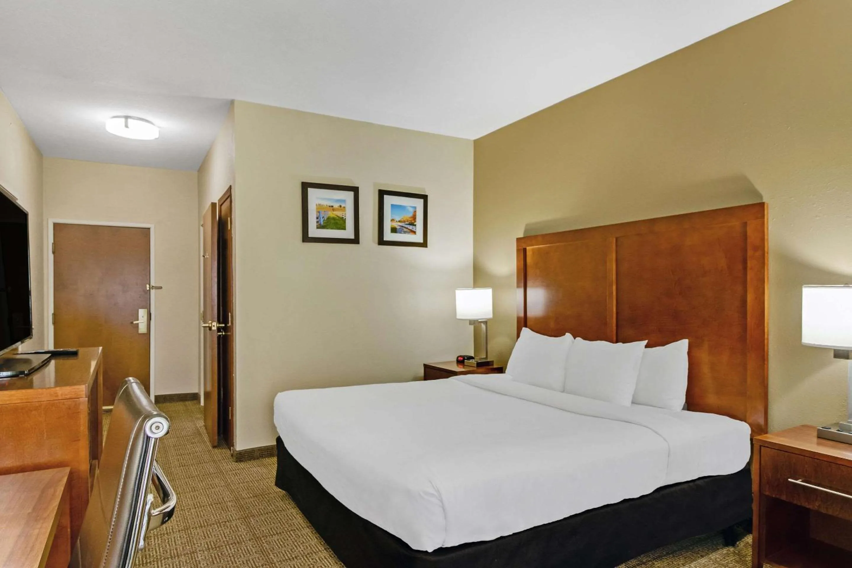 Bedroom, Bed in Comfort Inn Henderson - Evansville South