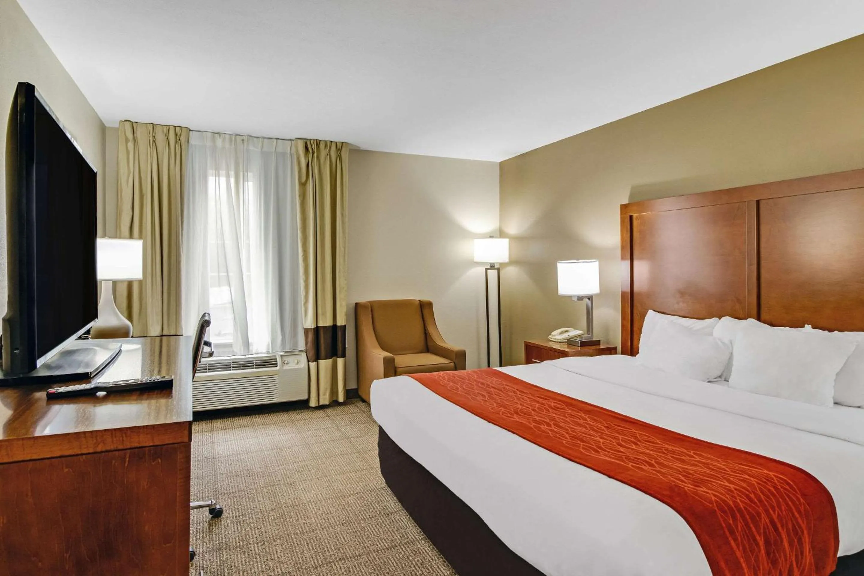 Bedroom, Bed in Comfort Inn Henderson - Evansville South