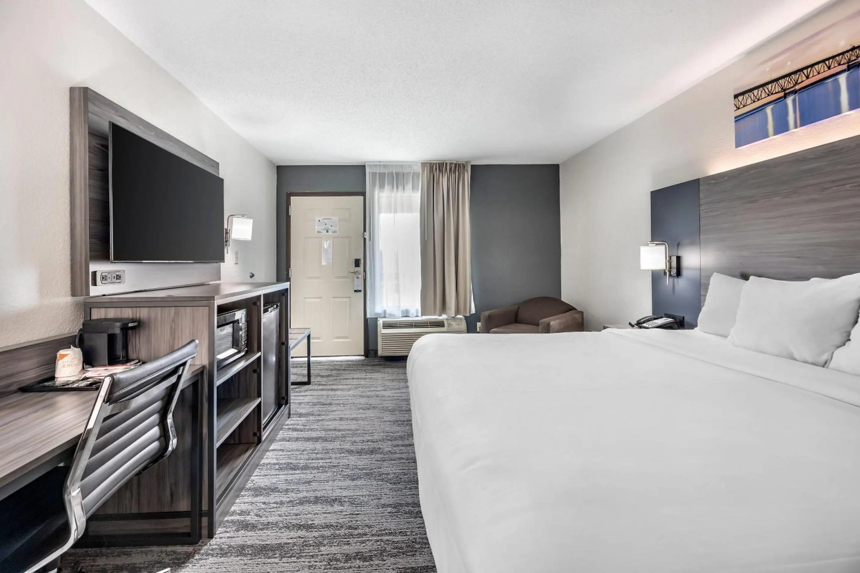 Bedroom, Bed in Quality Inn Glasgow