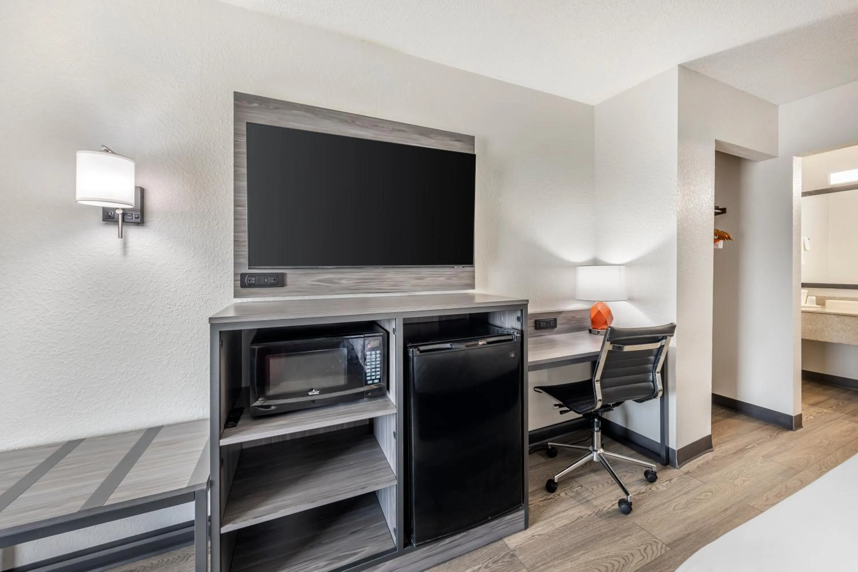 TV and multimedia in Quality Inn Glasgow