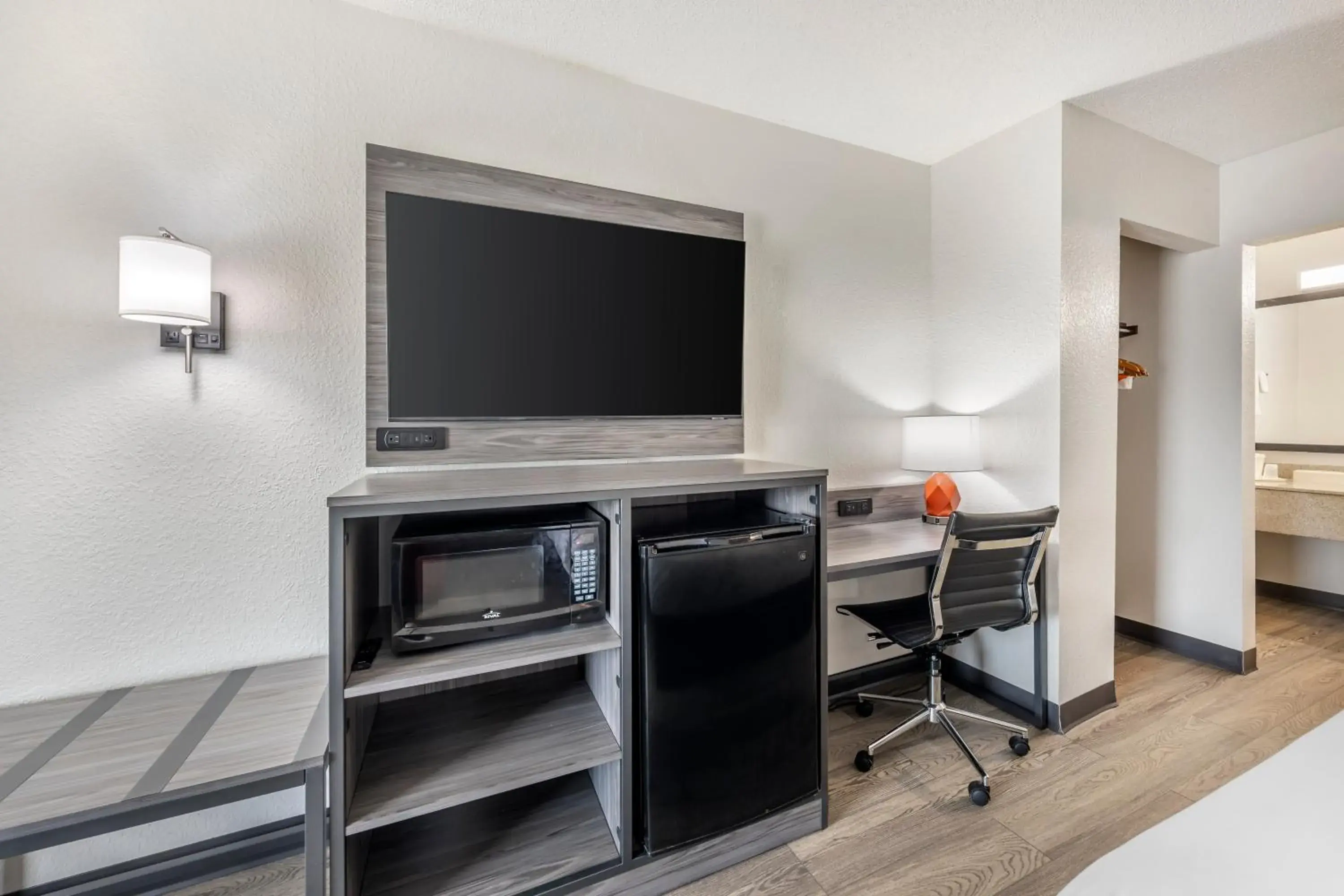 Economy Double Room with Two Double Beds - Non-Smoking in Quality Inn Glasgow Economy Double Room with Two Double Beds - Non-Smoking in Quality Inn Glasgow