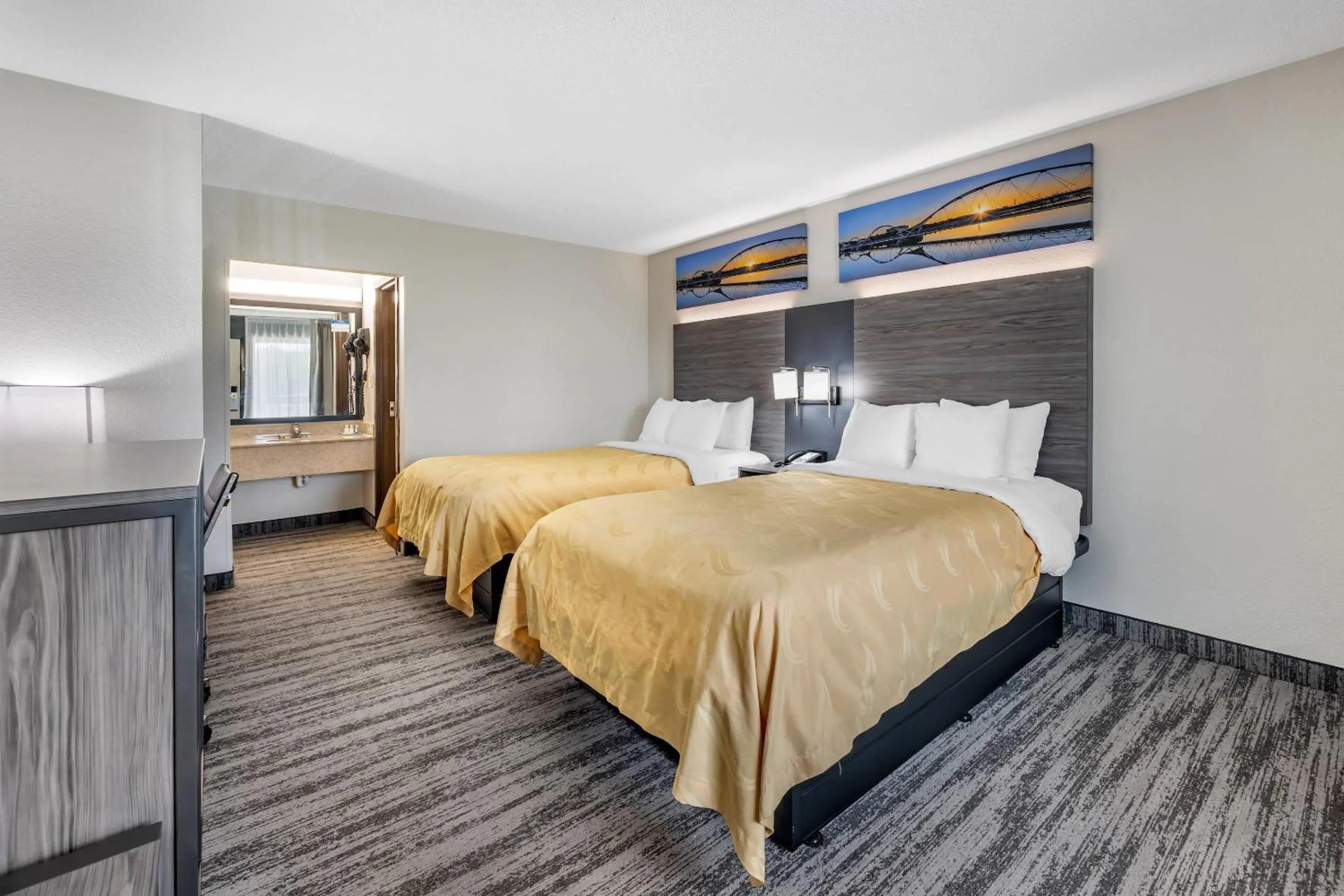 Bedroom, Bed in Quality Inn Glasgow