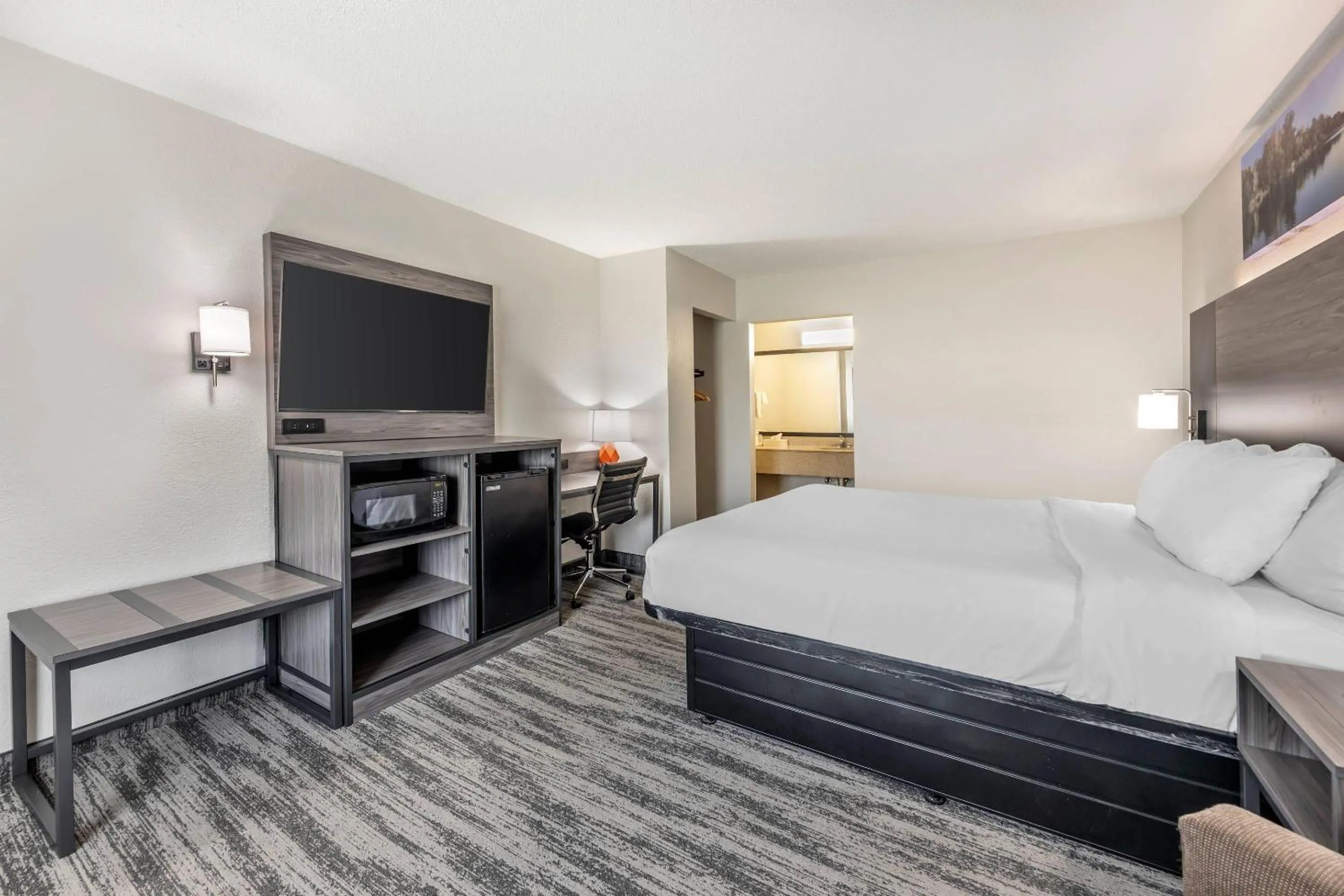 Bedroom, Bed in Quality Inn Glasgow