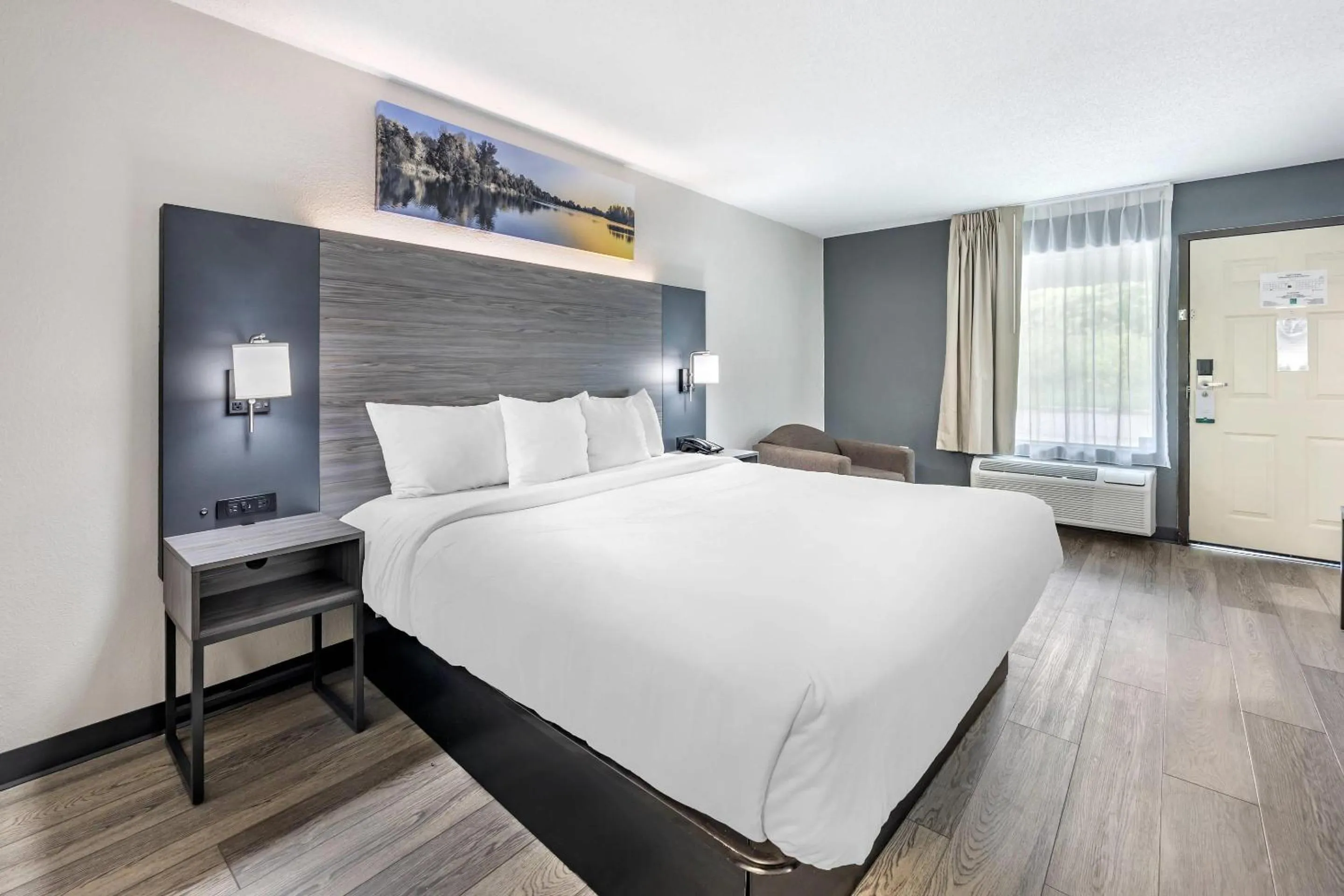 Bedroom, Bed in Quality Inn Glasgow