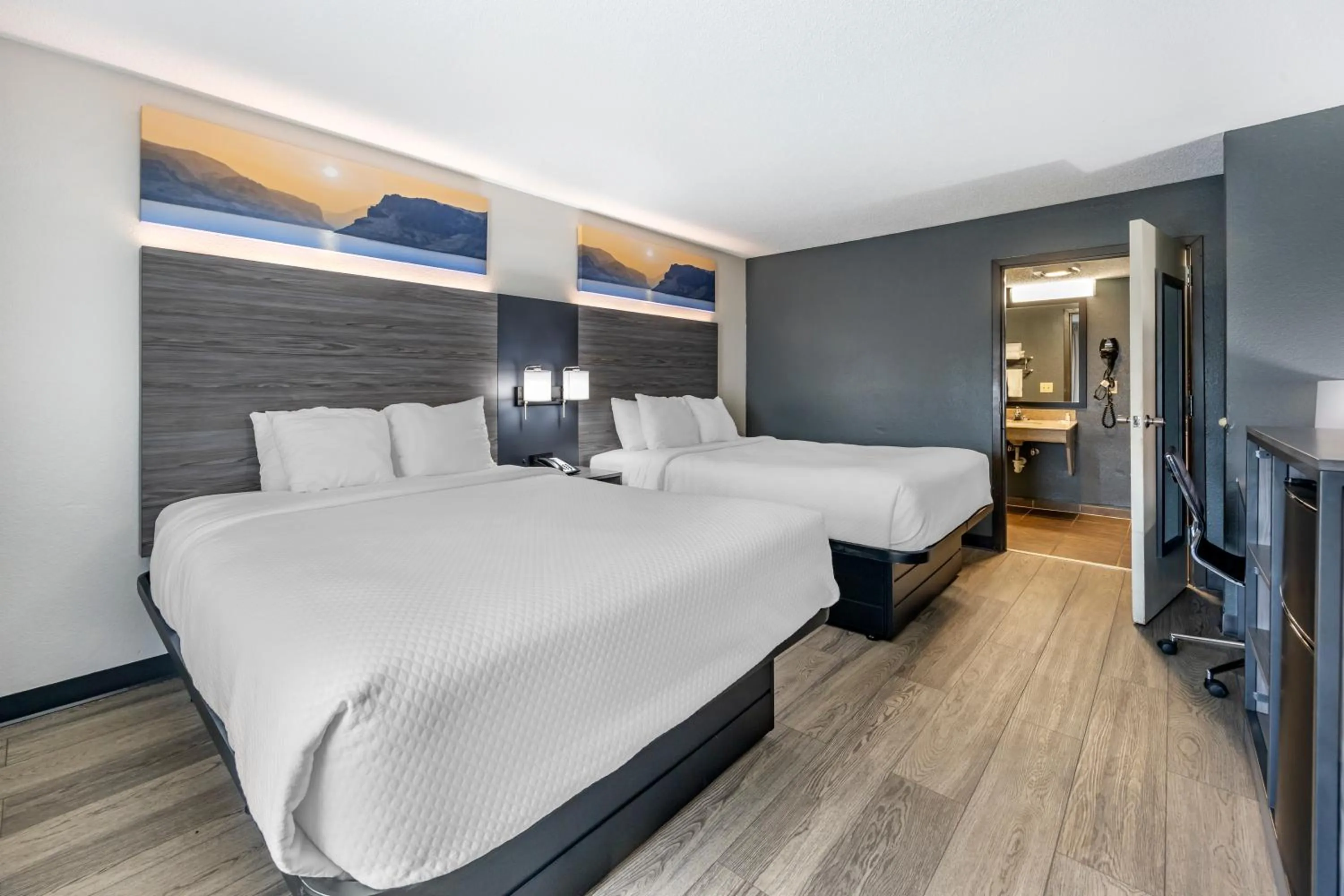 Bed in Quality Inn Glasgow