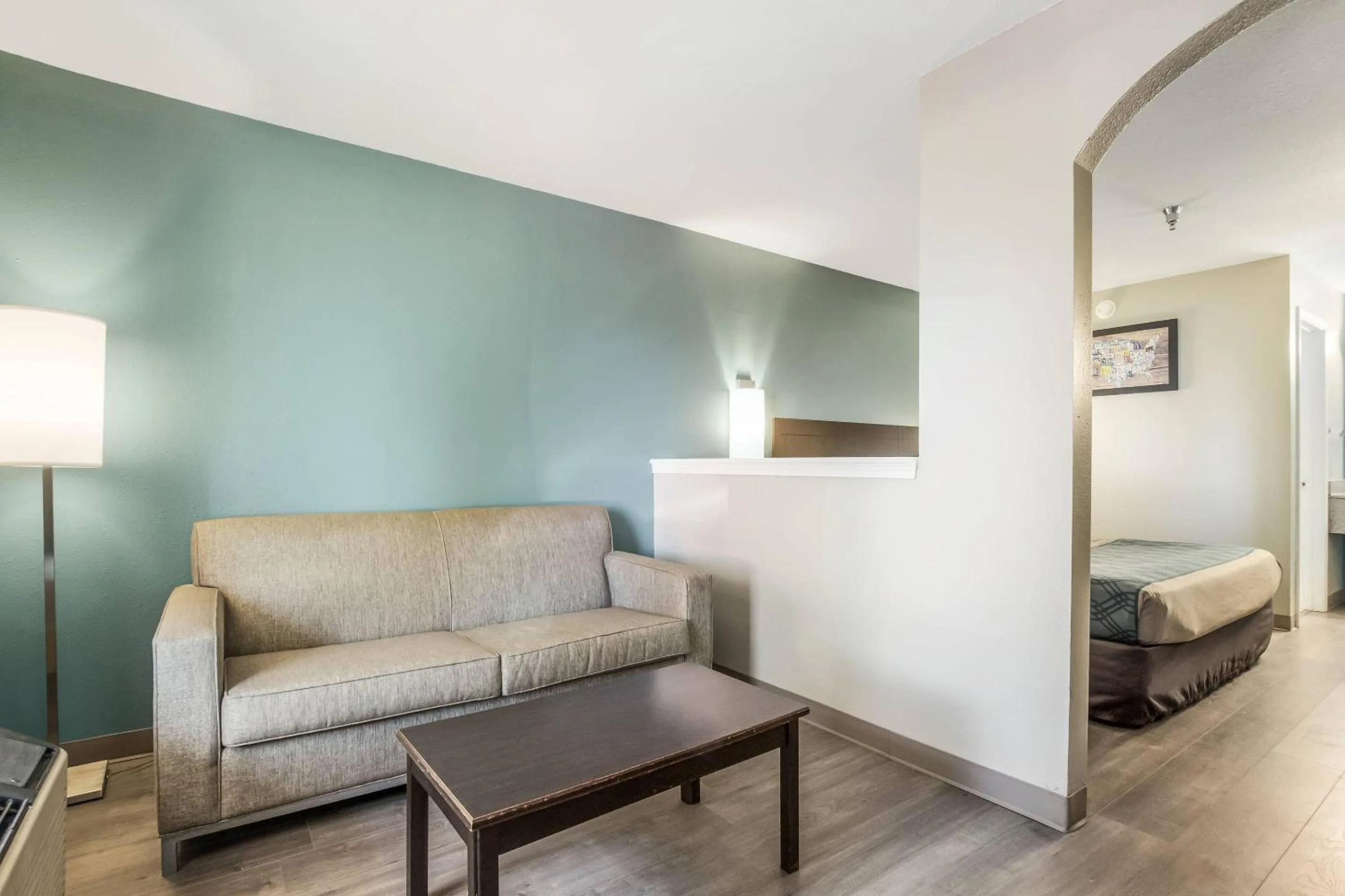 Bedroom in Econo Lodge Inn & Suites I-65