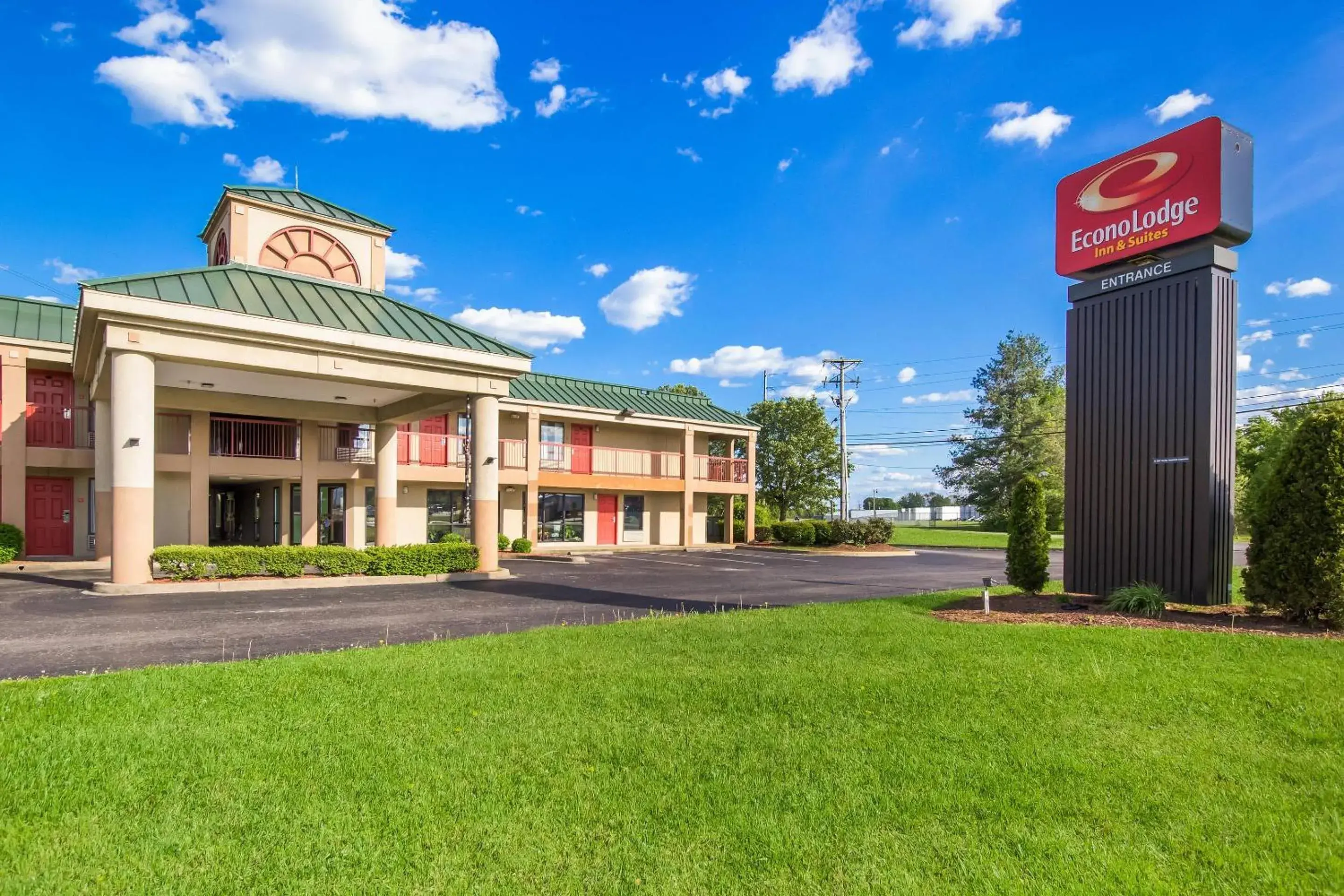 Property building in Econo Lodge Inn & Suites I-65 Property building in Econo Lodge Inn & Suites I-65