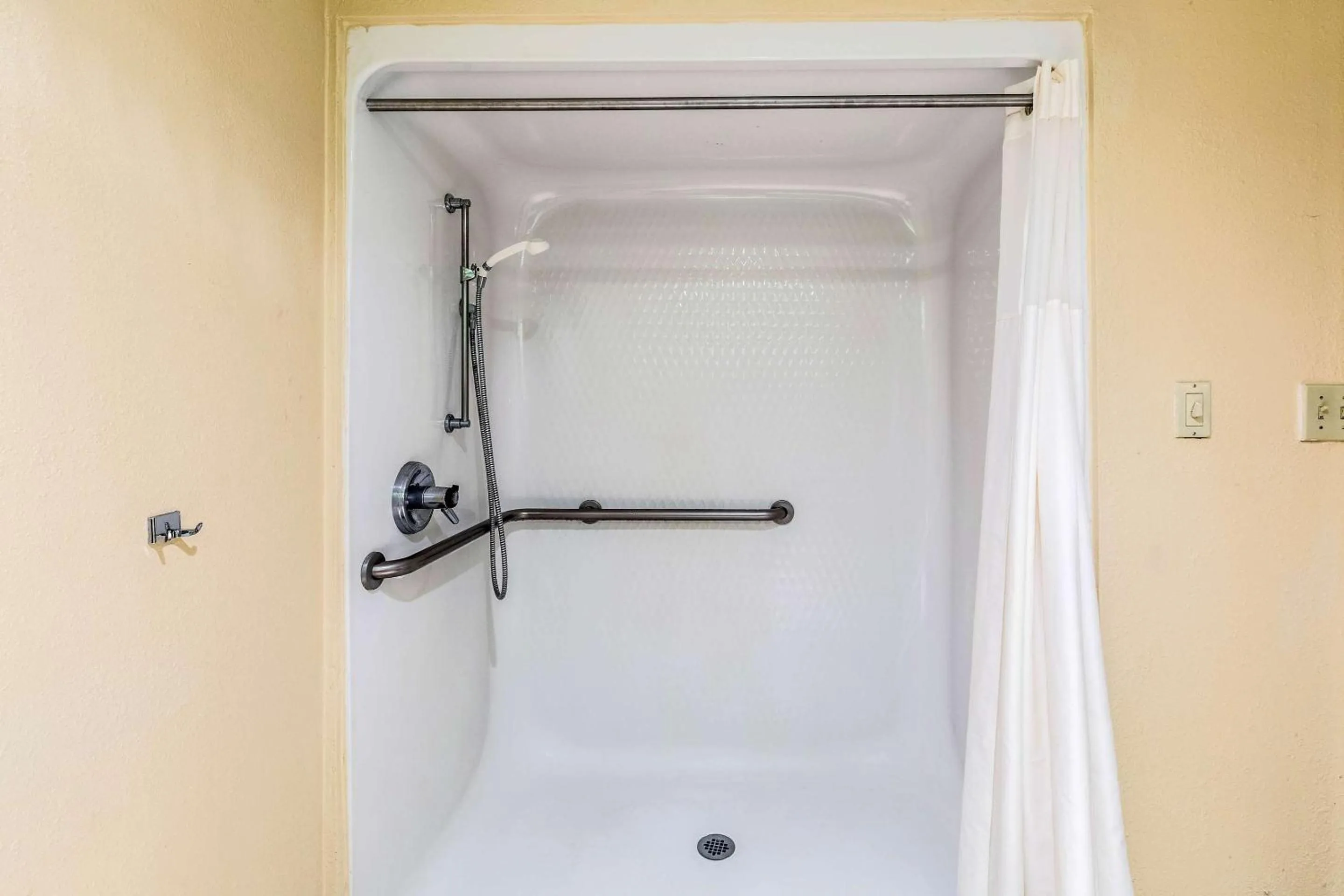 Bedroom in Quality Inn Alexandria