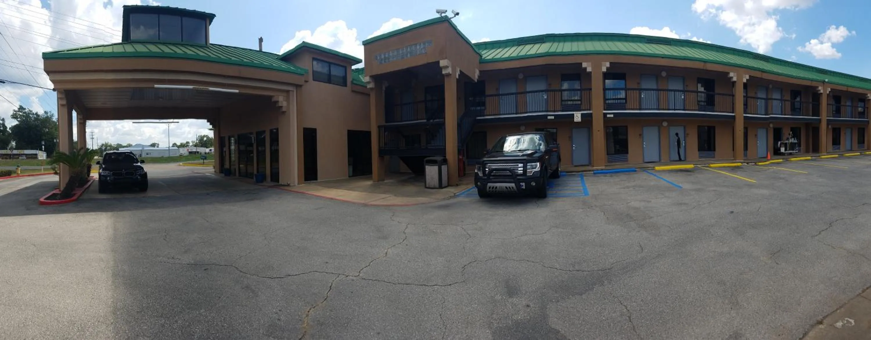 Facade/entrance in Quality Inn Alexandria