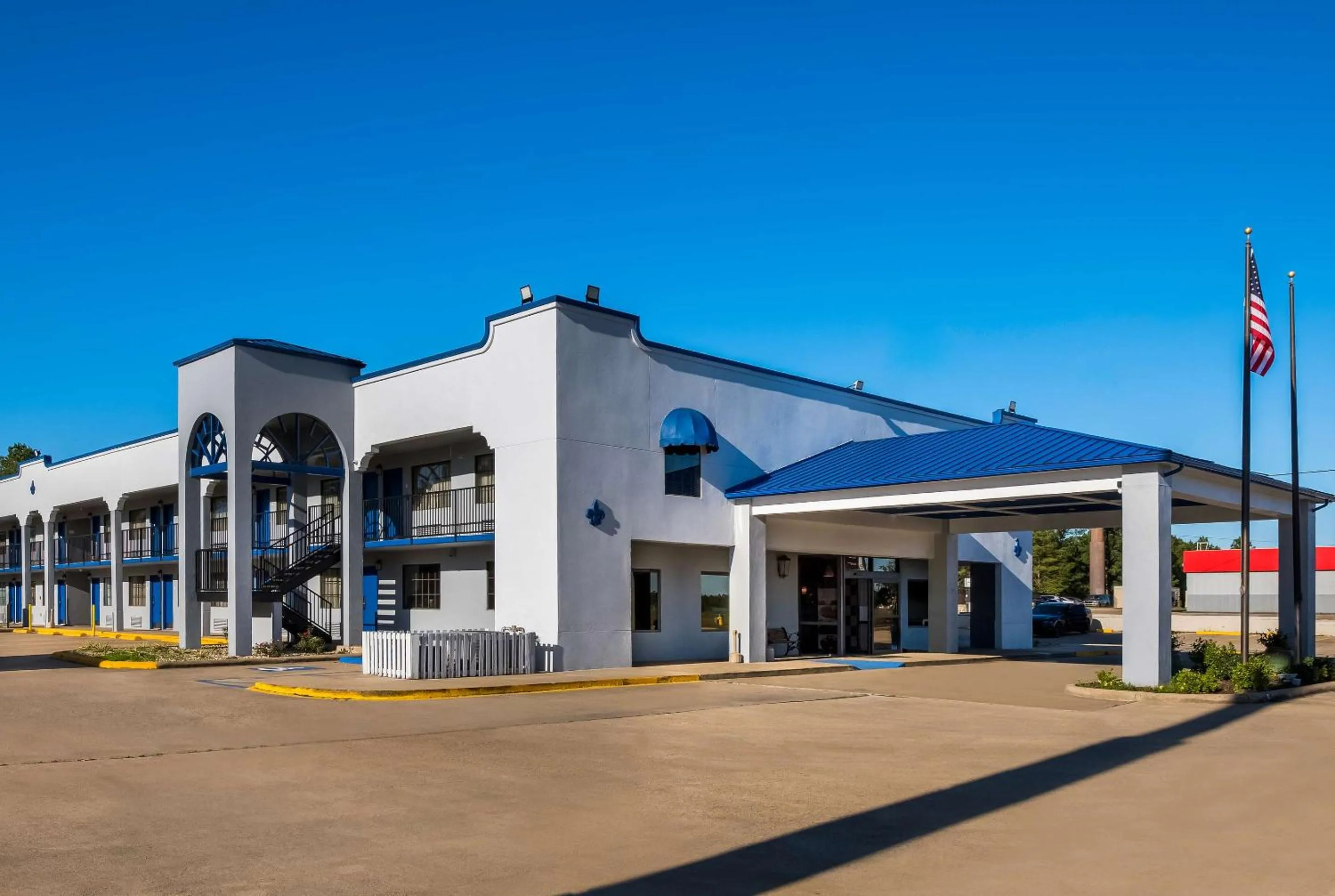 Property building in Quality Inn near Parc Natchitoches